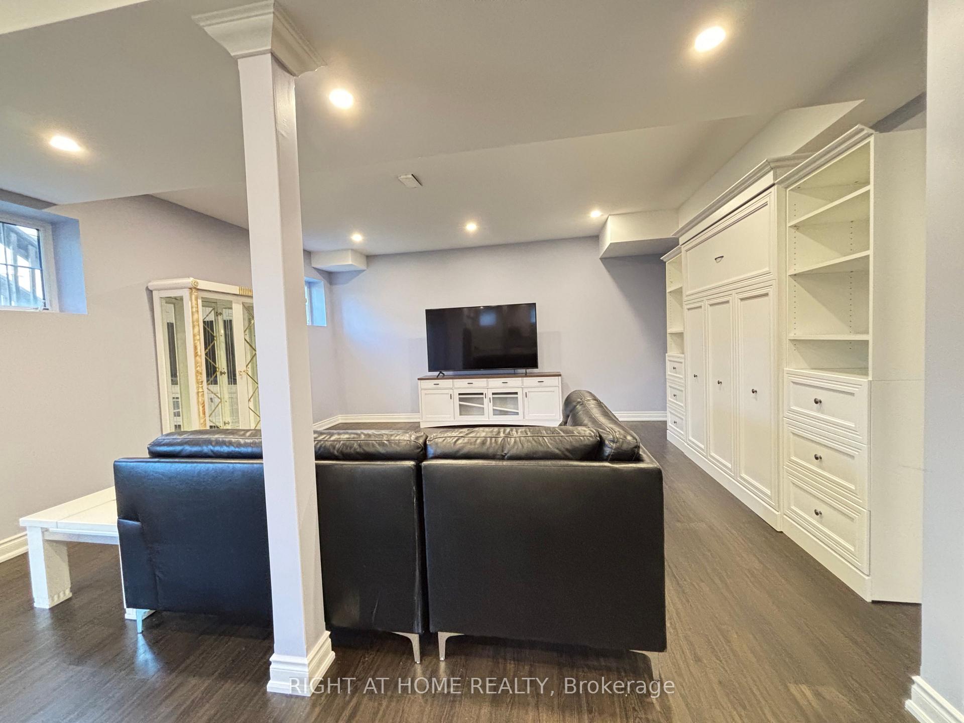 Photo 4 of Unit Basement, 33 Heintzman Crescent, Vaughan, Patterson — HOMEH