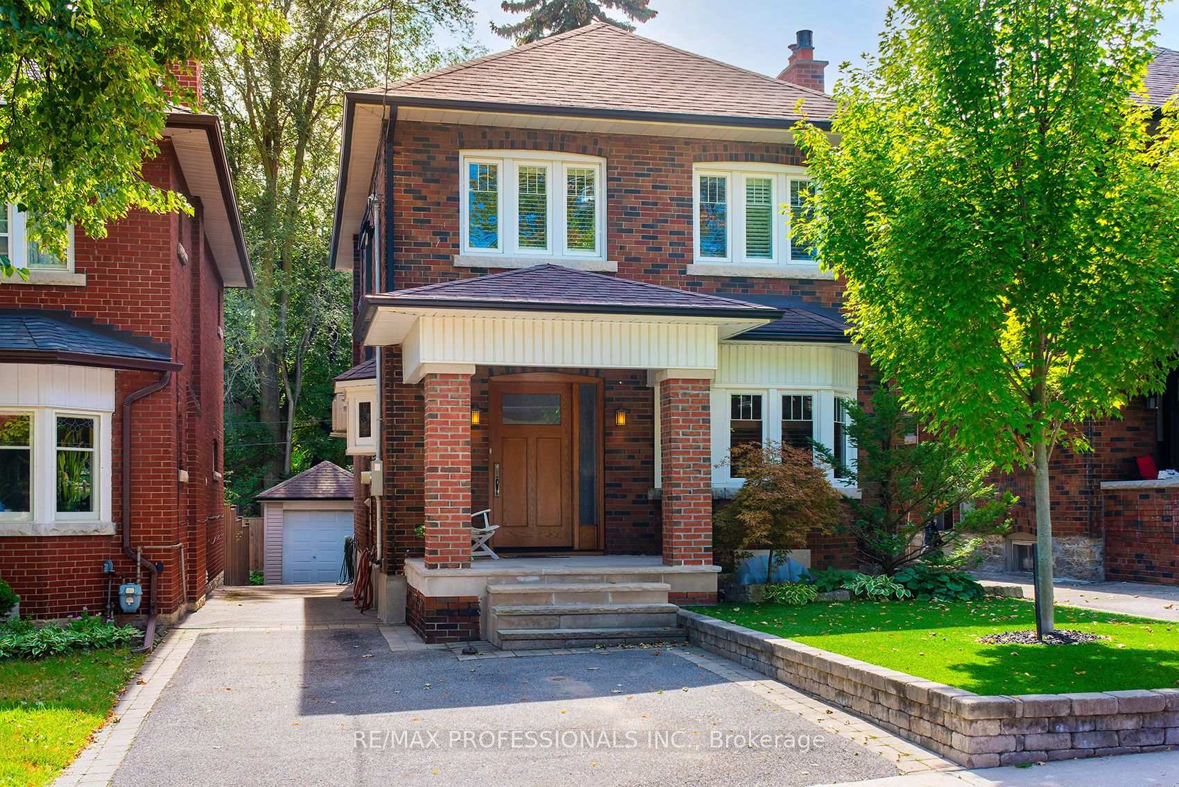 Front of 15 Idyllwood Crescent