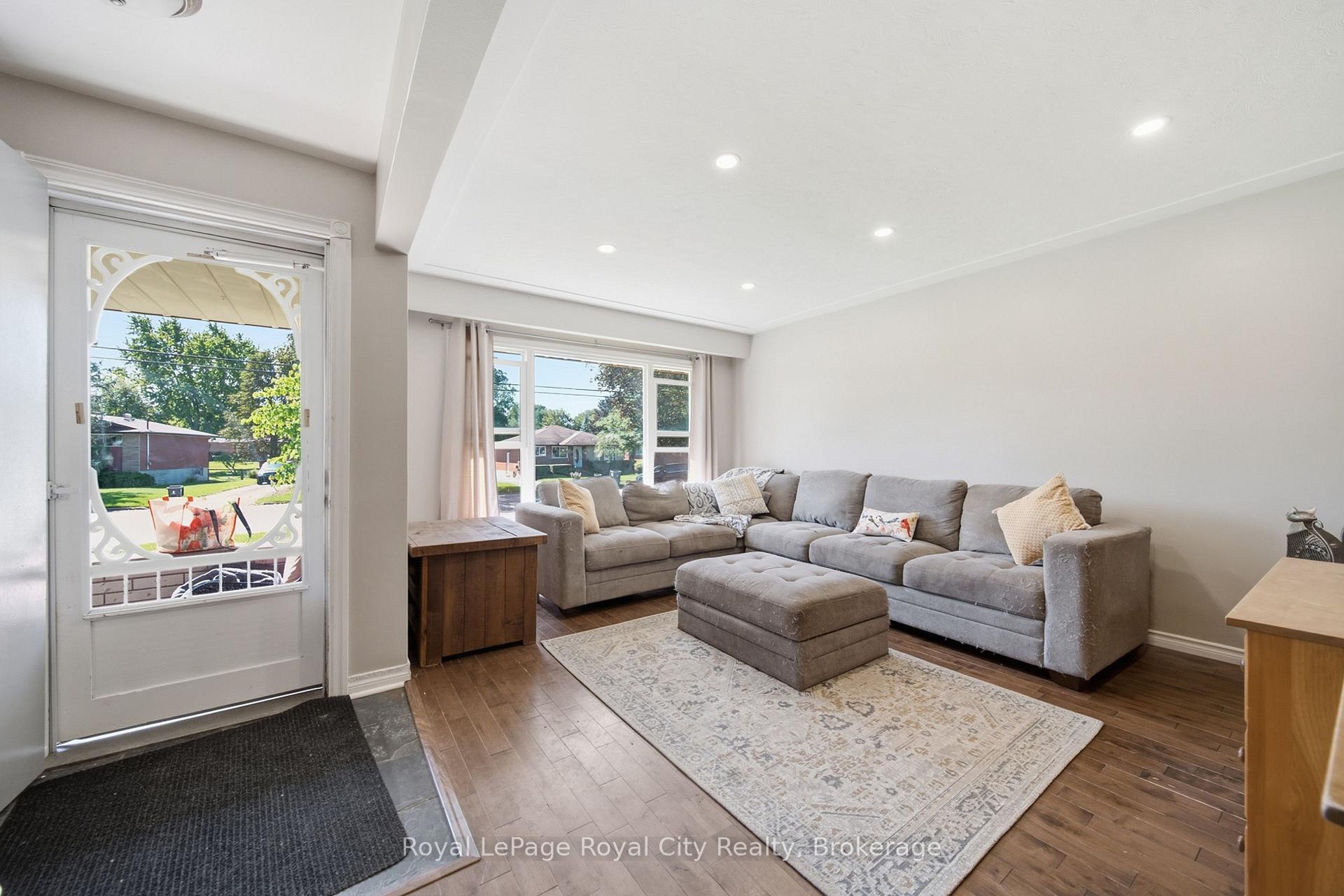Photo 3 of 164 Waverley Drive, Guelph, Riverside Park — HOMEH
