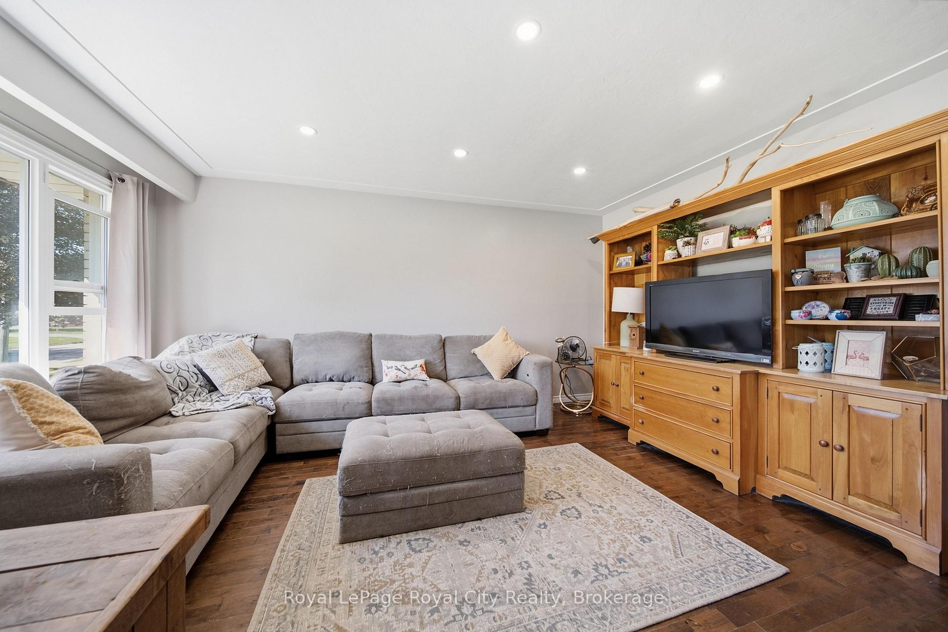 Photo 4 of 164 Waverley Drive, Guelph, Riverside Park — HOMEH