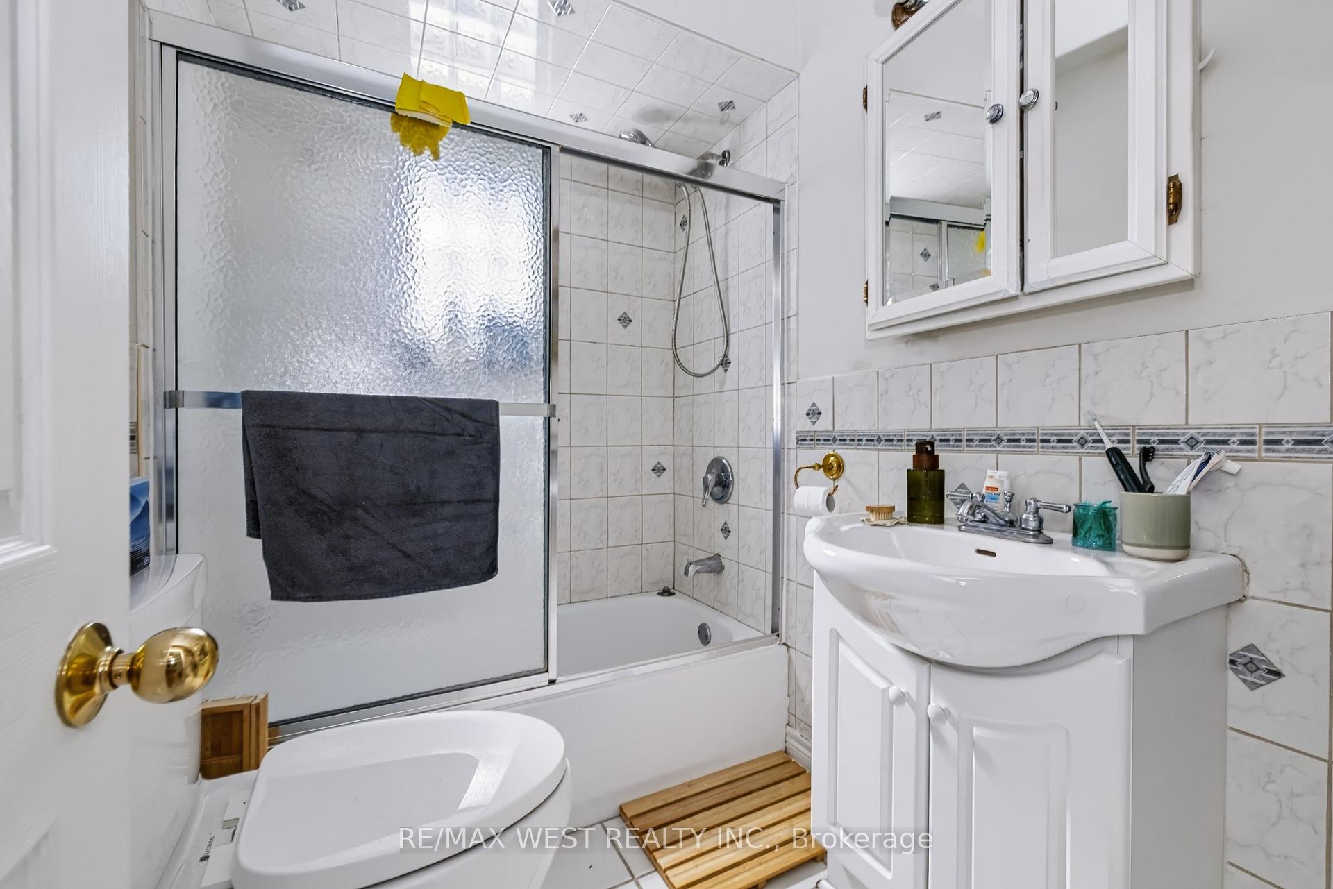 Photo 43 of 68 Beaty Avenue, Toronto, South Parkdale — HOMEH