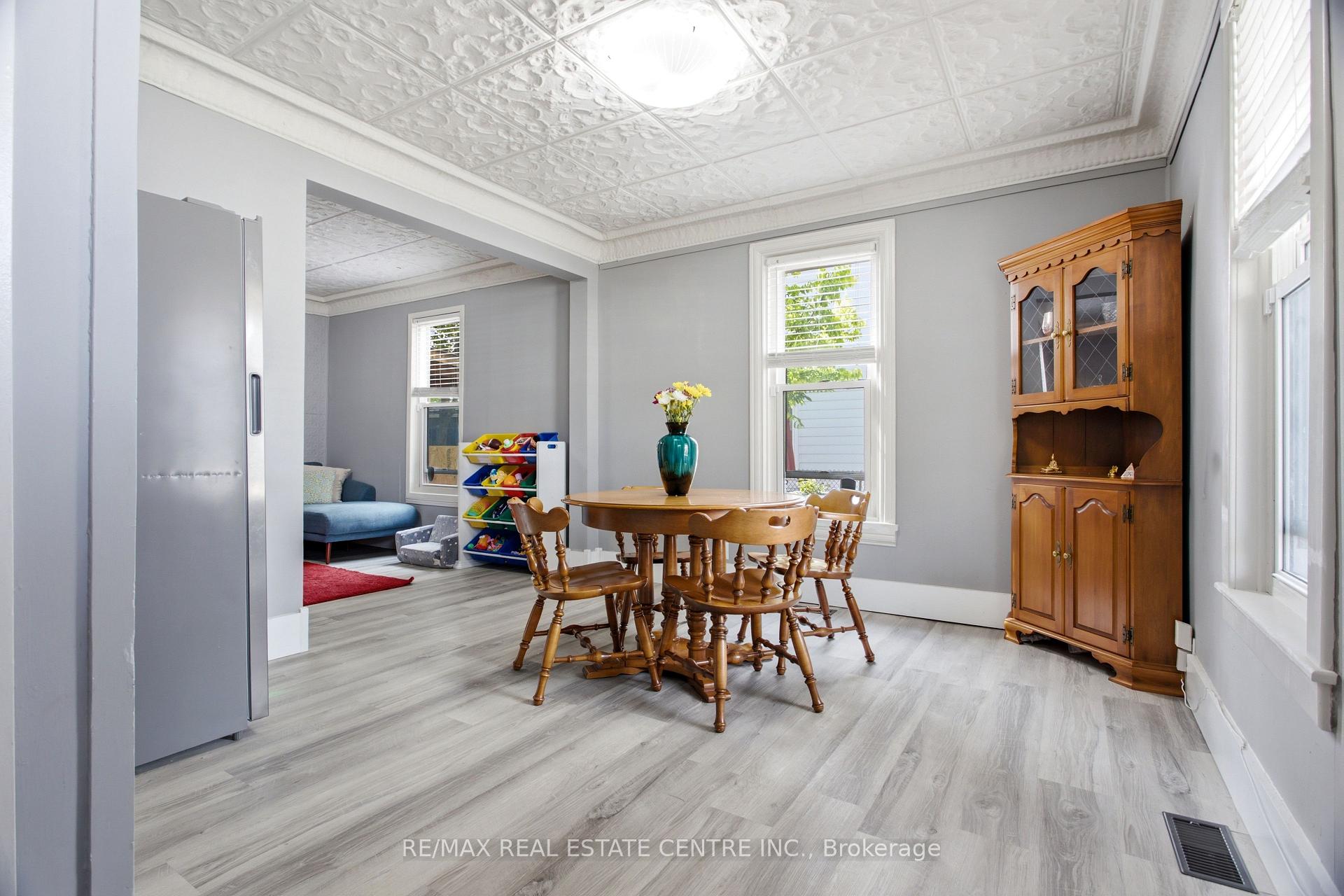 Photo 5 of 1108 Queenston Road, Cambridge, Preston South — HOMEH