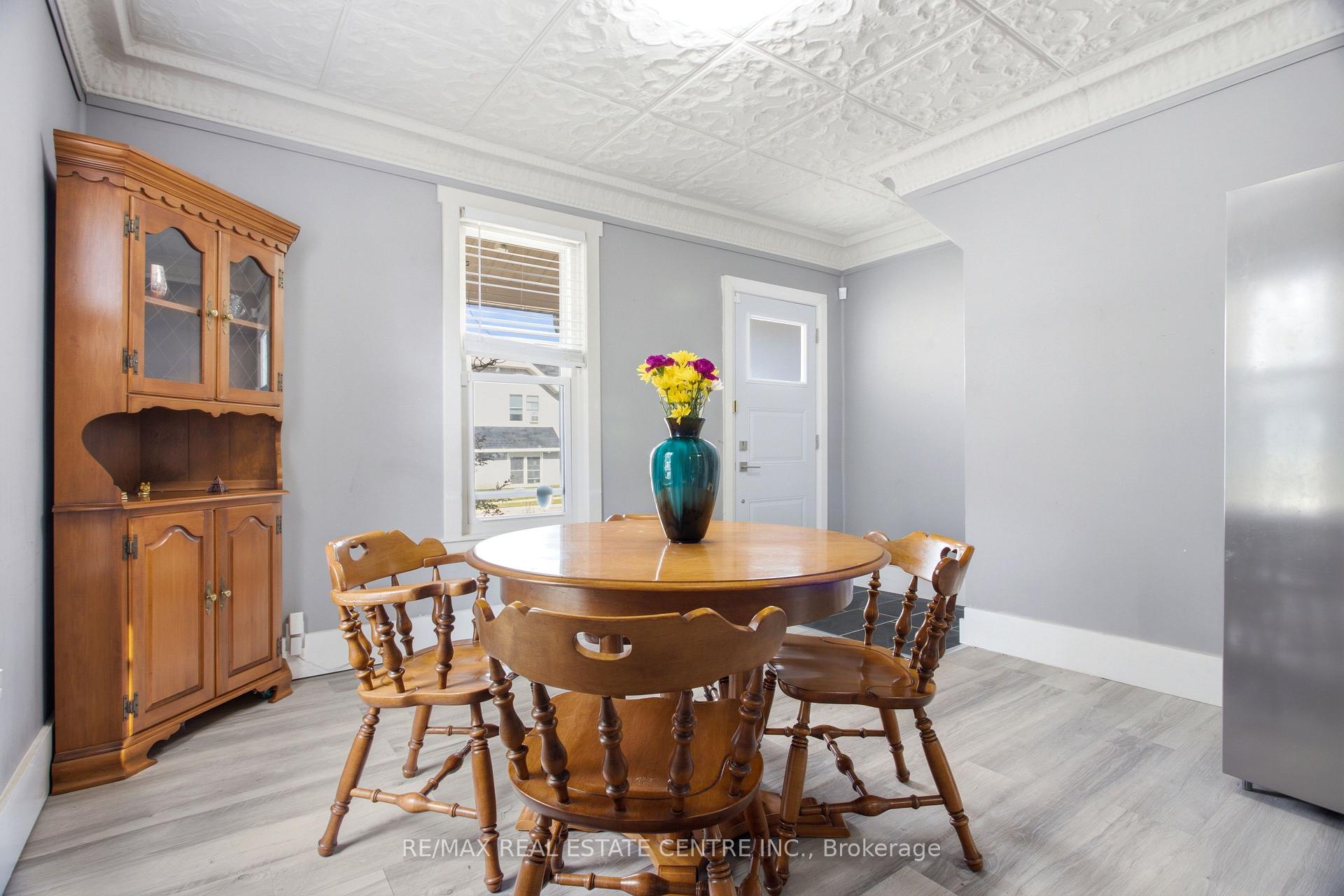 Photo 6 of 1108 Queenston Road, Cambridge, Preston South — HOMEH