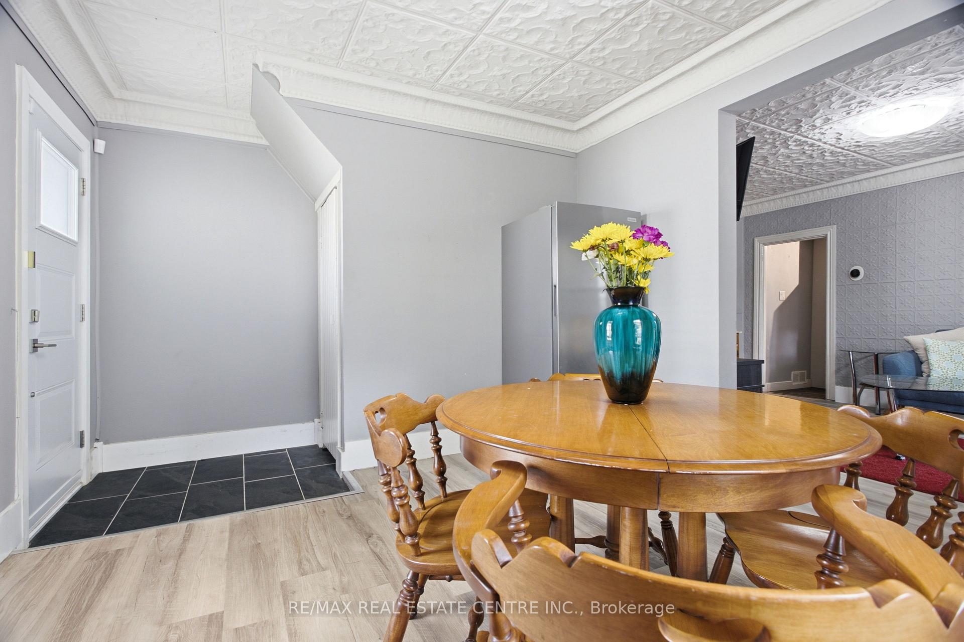 Photo 7 of 1108 Queenston Road, Cambridge, Preston South — HOMEH
