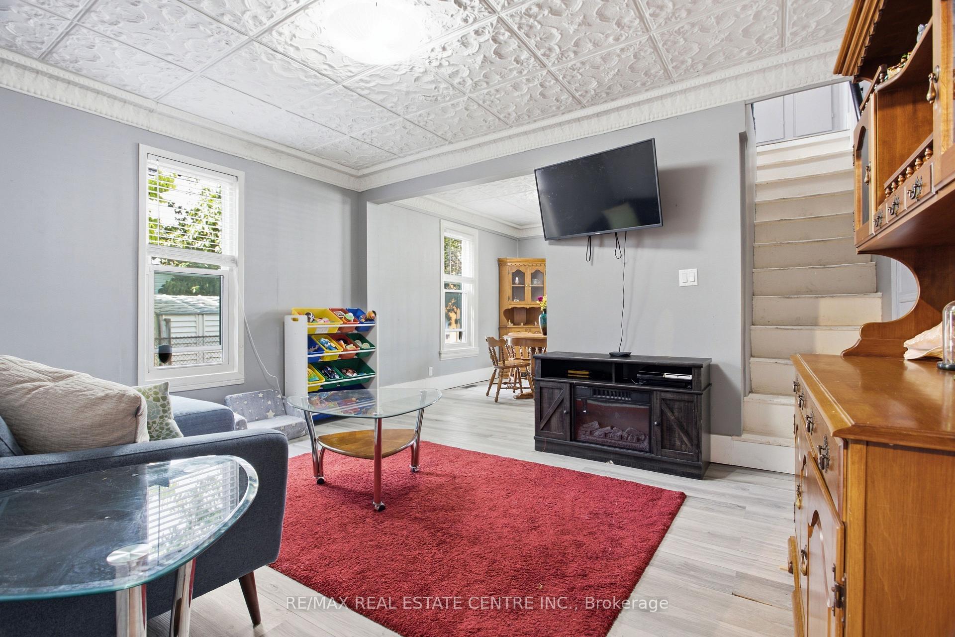 Photo 9 of 1108 Queenston Road, Cambridge, Preston South — HOMEH