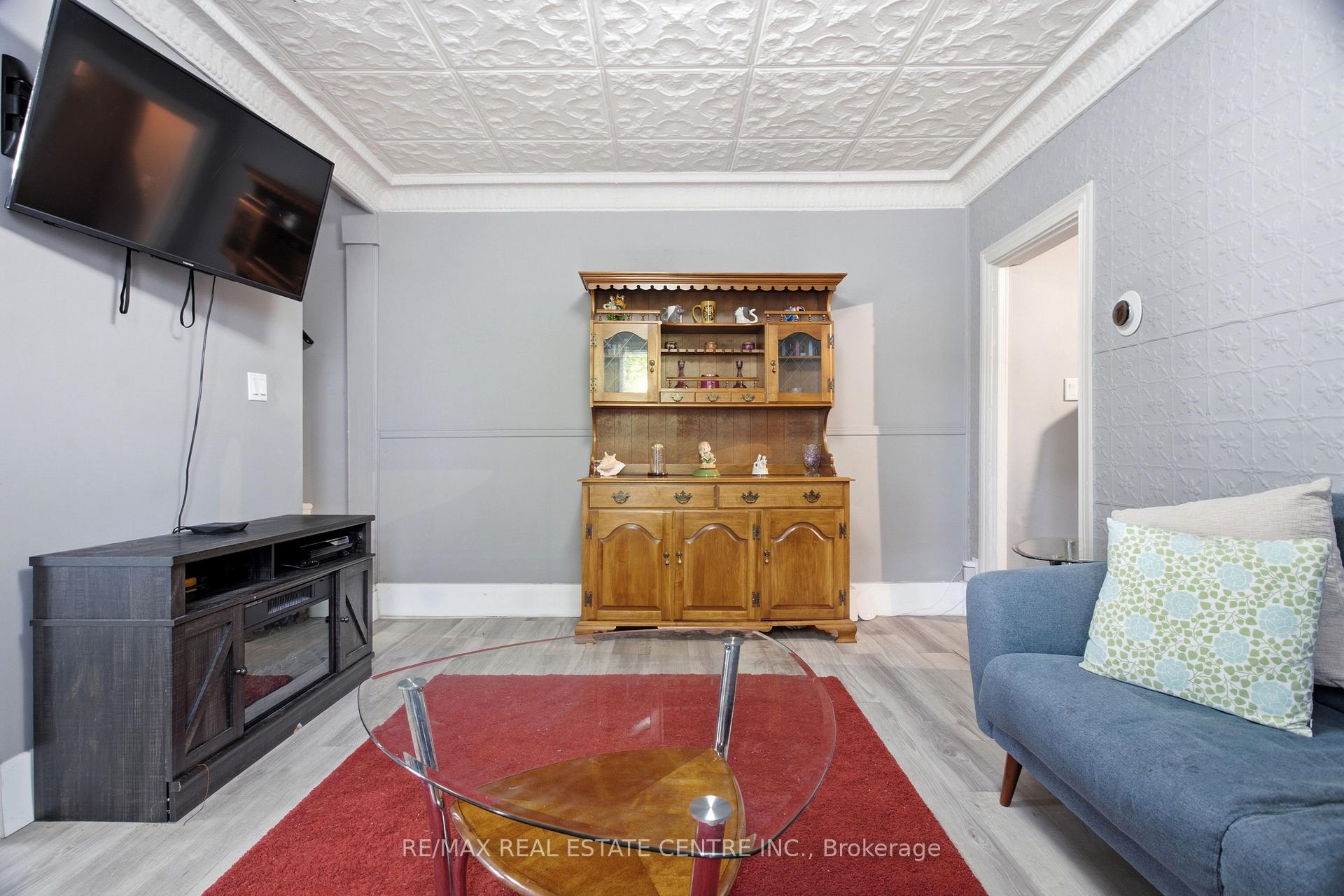 Photo 10 of 1108 Queenston Road, Cambridge, Preston South — HOMEH