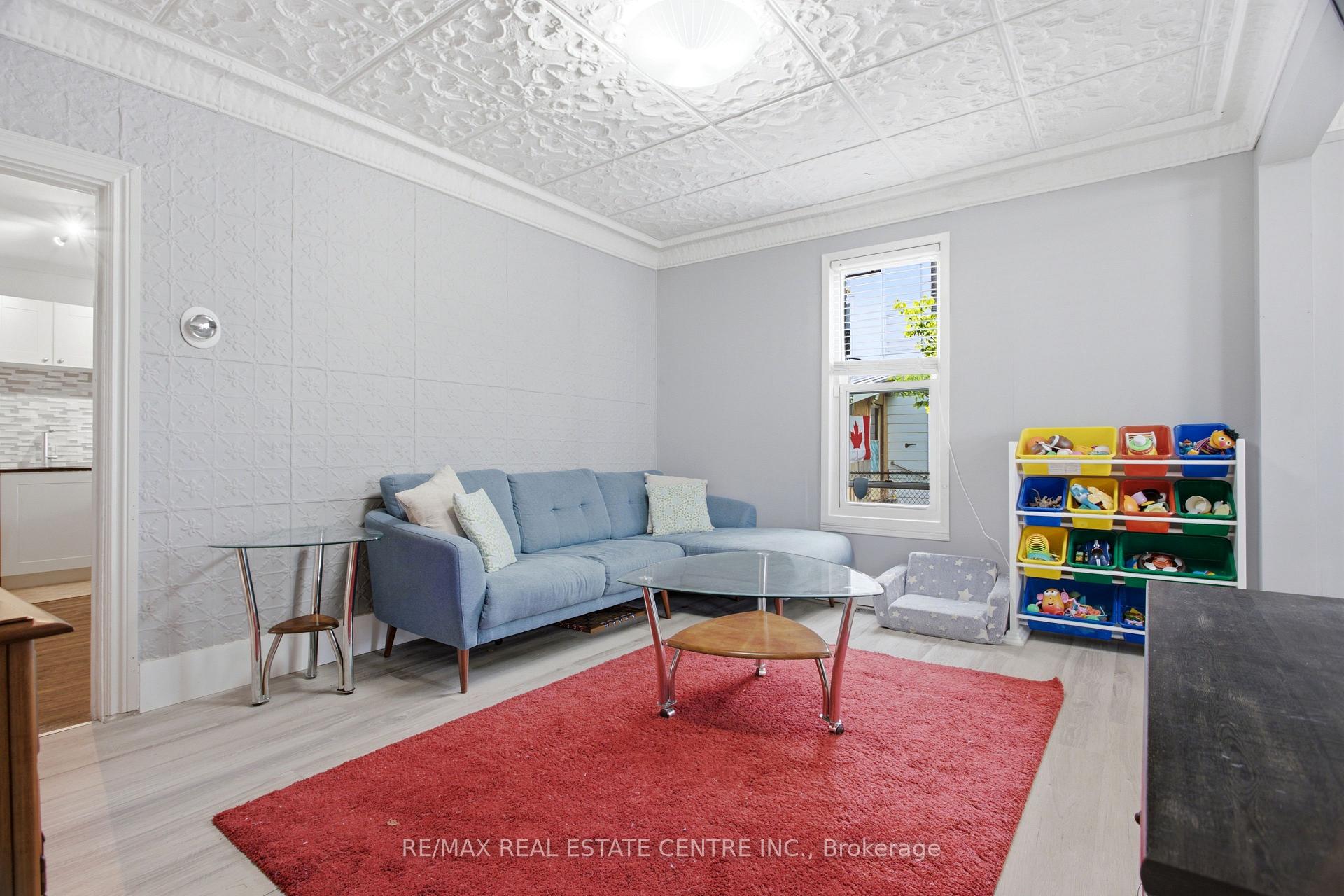 Photo 11 of 1108 Queenston Road, Cambridge, Preston South — HOMEH