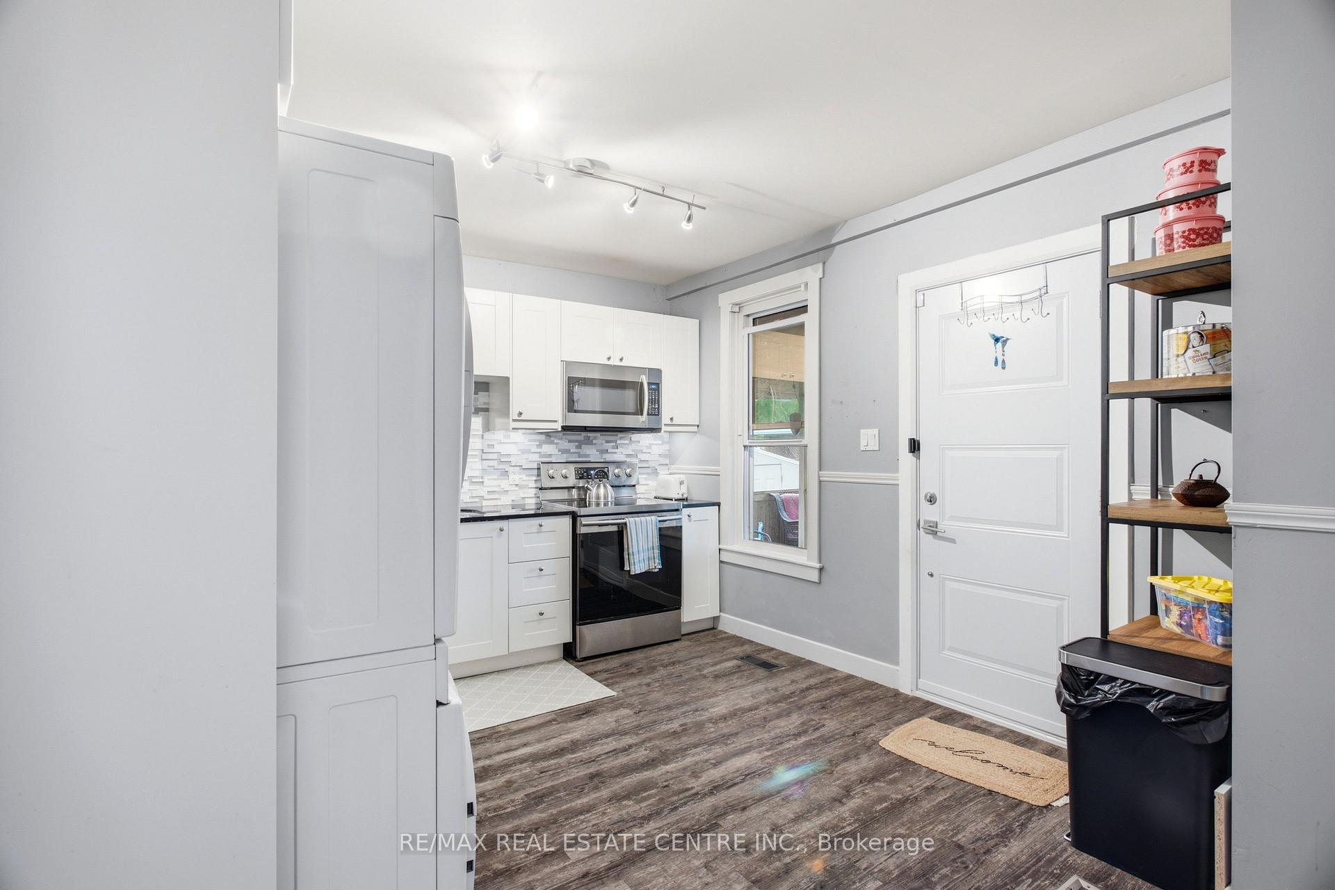 Photo 12 of 1108 Queenston Road, Cambridge, Preston South — HOMEH