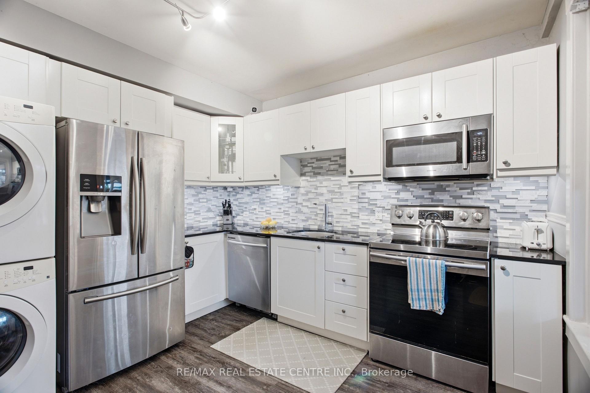 Photo 13 of 1108 Queenston Road, Cambridge, Preston South — HOMEH