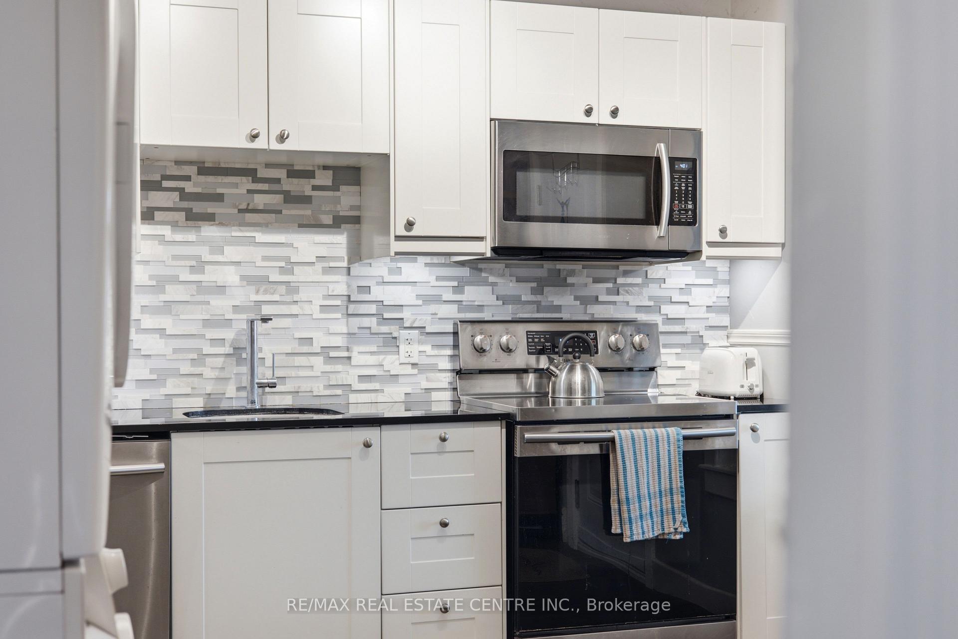 Photo 15 of 1108 Queenston Road, Cambridge, Preston South — HOMEH