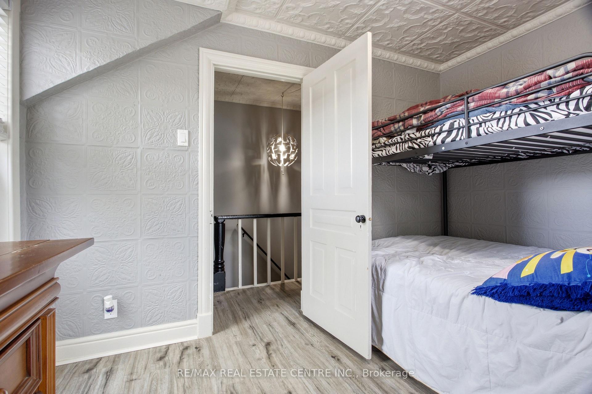 Photo 18 of 1108 Queenston Road, Cambridge, Preston South — HOMEH