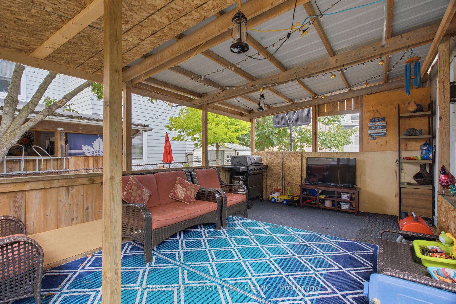 Photo 31 of 1108 Queenston Road, Cambridge, Preston South — HOMEH