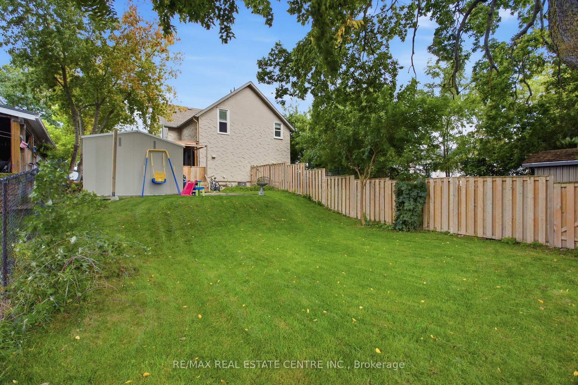 Photo 35 of 1108 Queenston Road, Cambridge, Preston South — HOMEH