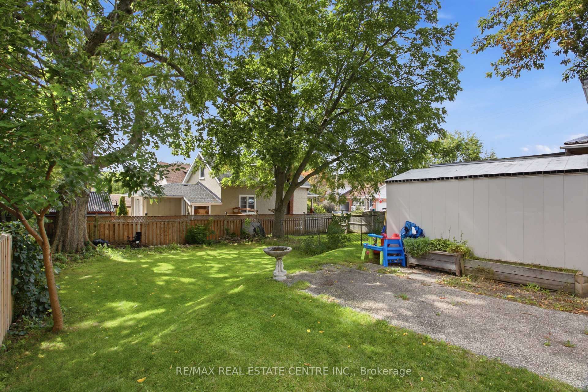 Photo 36 of 1108 Queenston Road, Cambridge, Preston South — HOMEH