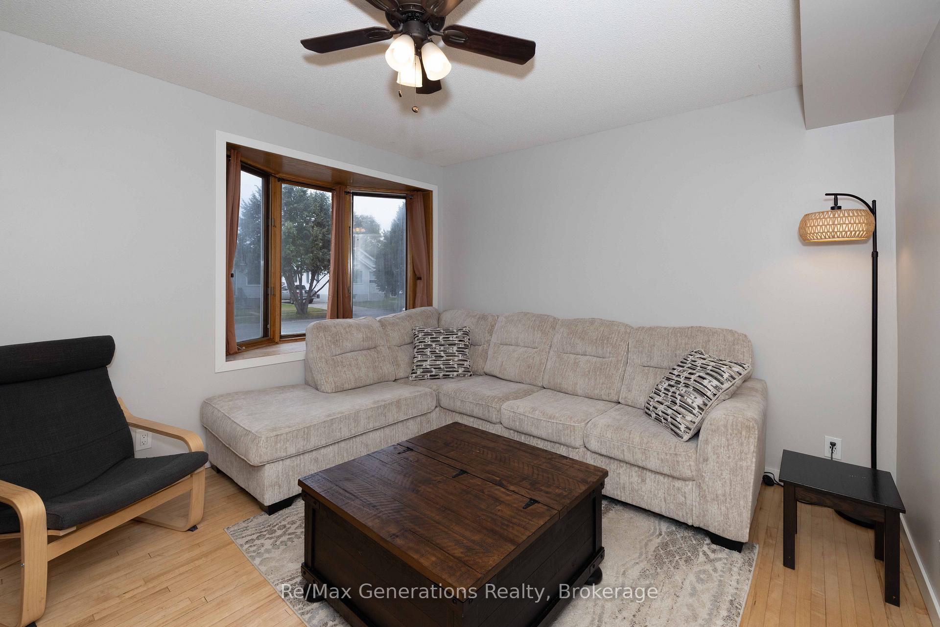 Photo 4 of 559 Empire Avenue E, Thunder Bay, Westfort — HOMEH