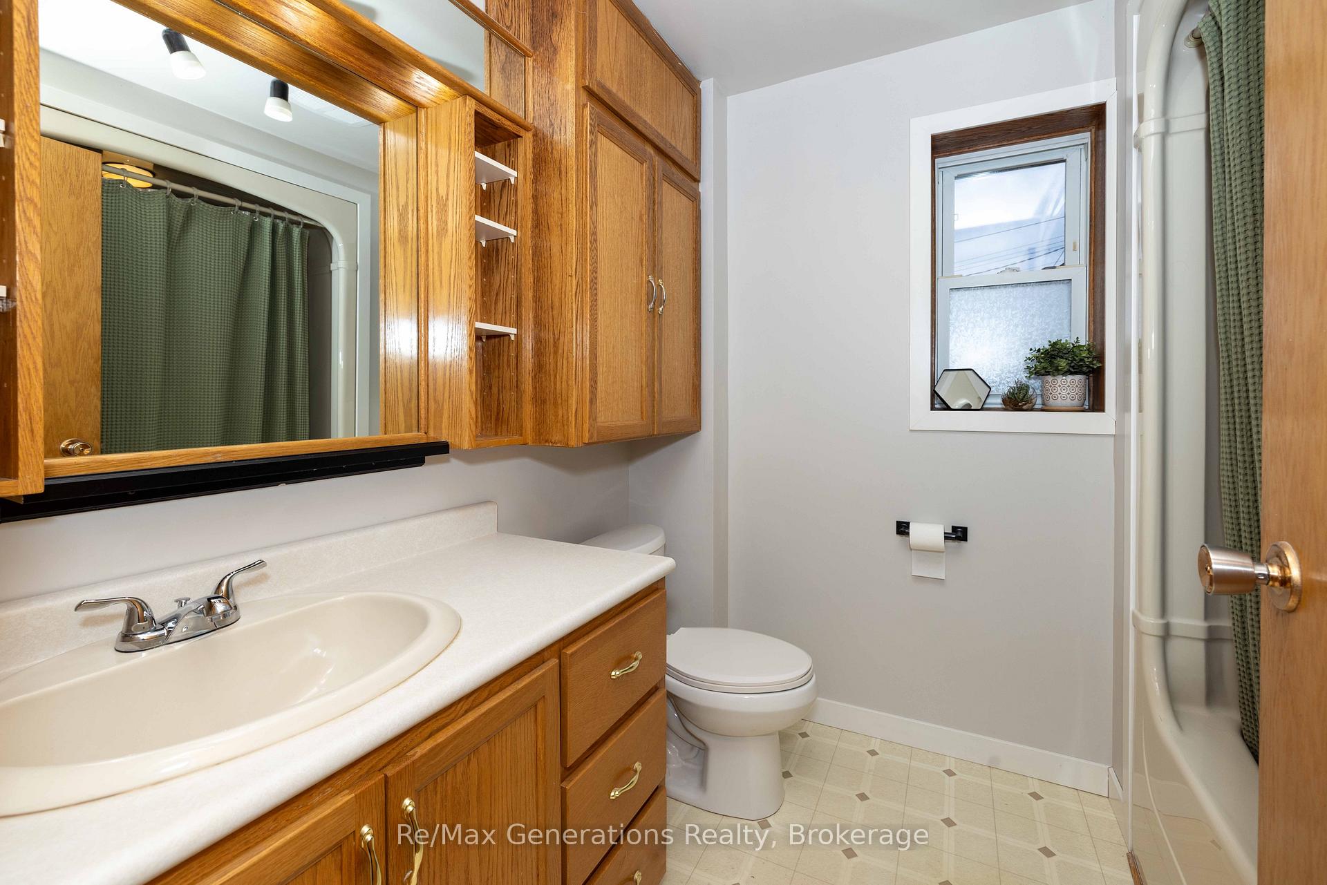 Photo 7 of 559 Empire Avenue E, Thunder Bay, Westfort — HOMEH