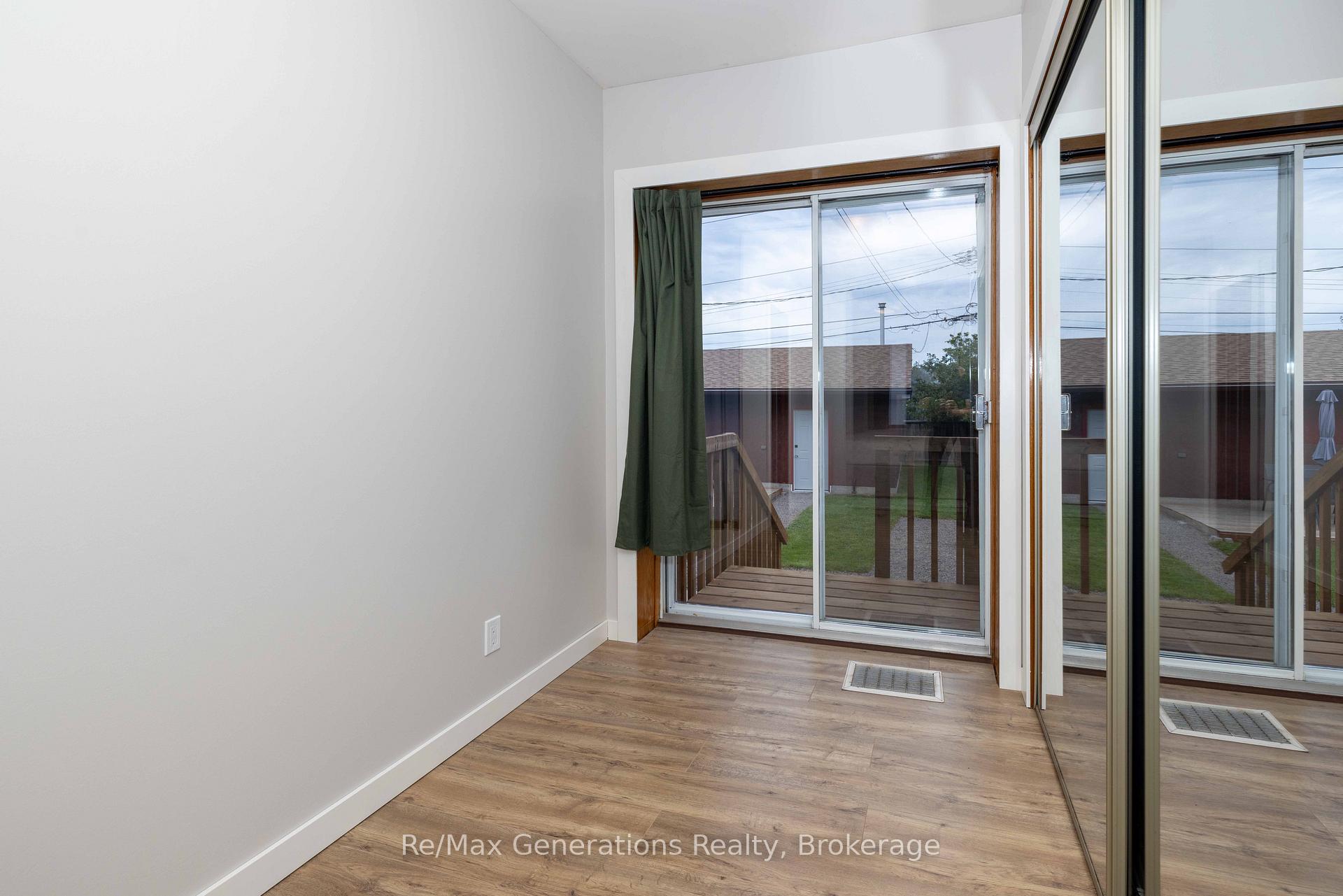 Photo 10 of 559 Empire Avenue E, Thunder Bay, Westfort — HOMEH