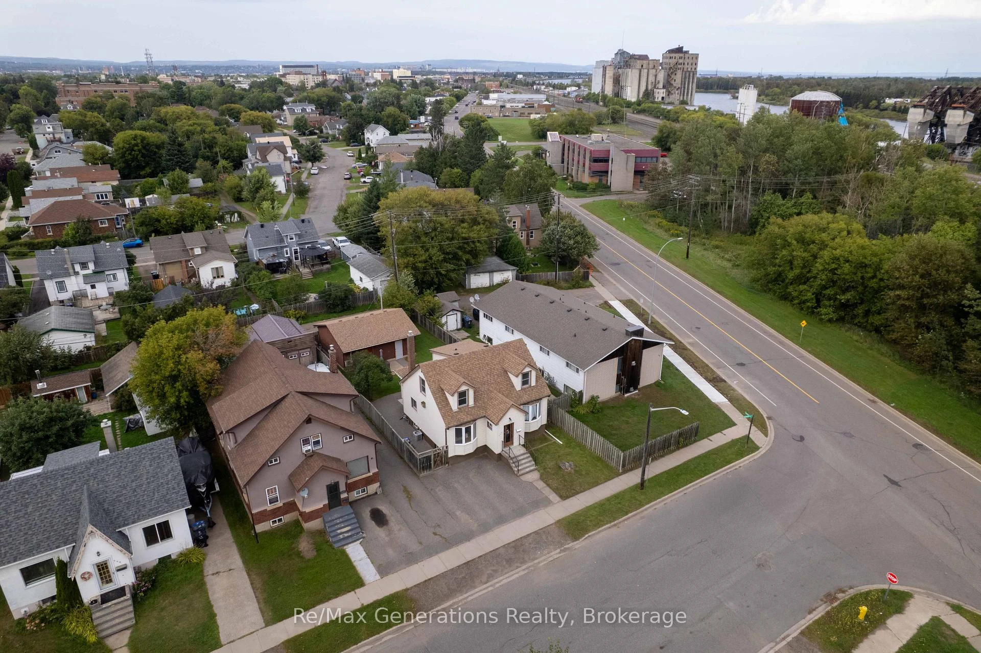 Photo 31 of 559 Empire Avenue E, Thunder Bay, Westfort — HOMEH