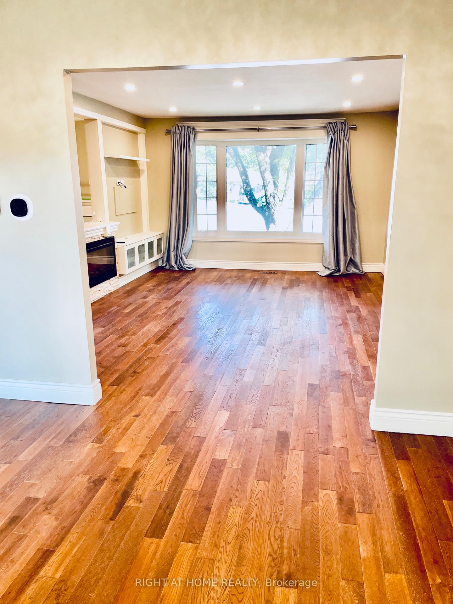 Photo 2 of 6 Beechcroft Circle, Barrie, Cundles East — HOMEH