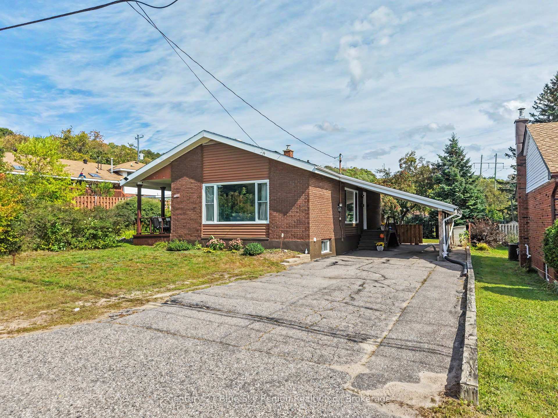 Front of 1572 Chapais Street