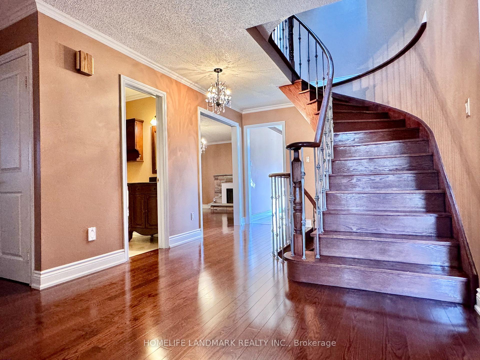 Photo 2 of 1049 Wetherby Lane E, Mississauga, Rathwood — HOMEH