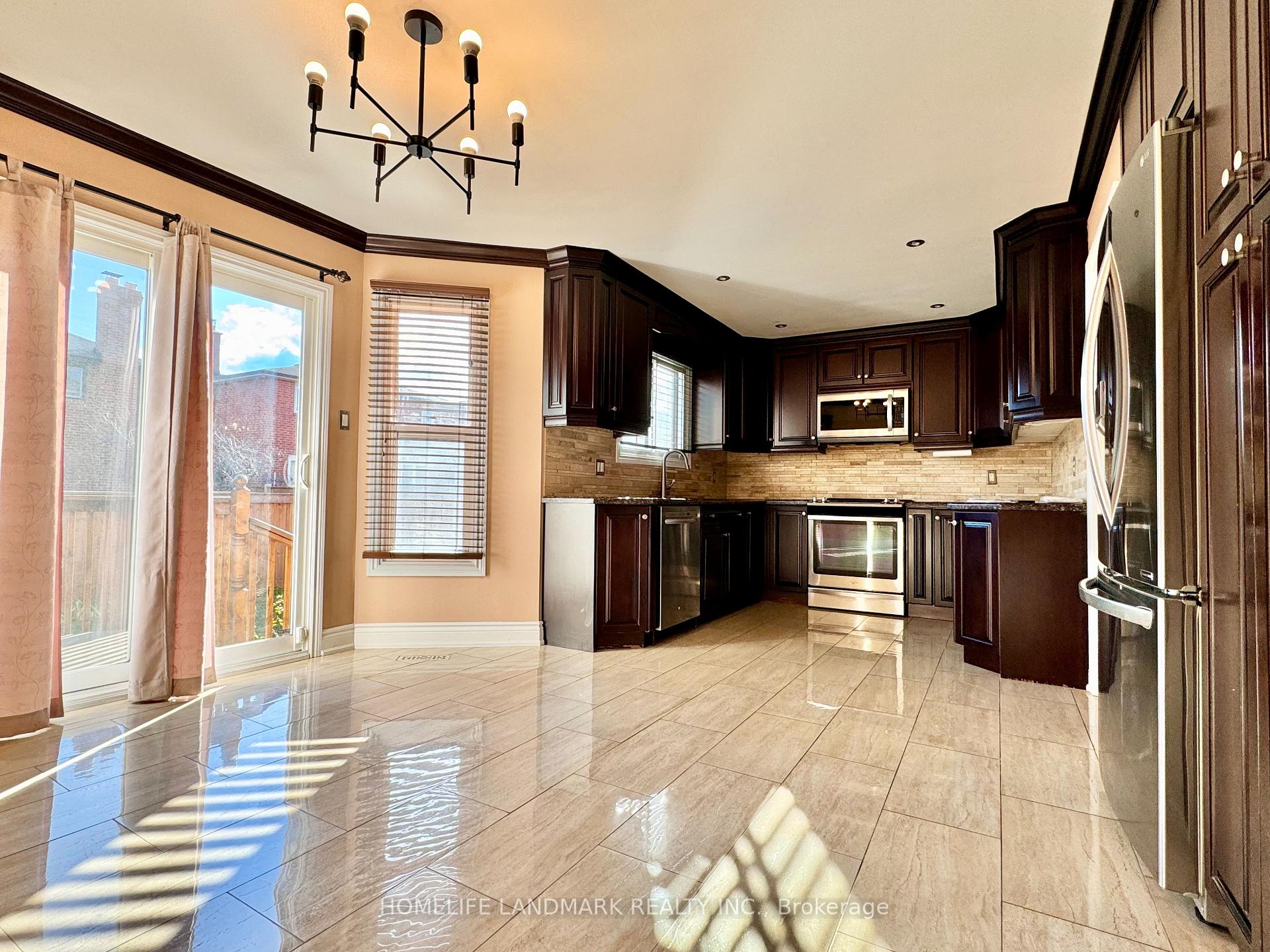 Photo 3 of 1049 Wetherby Lane E, Mississauga, Rathwood — HOMEH