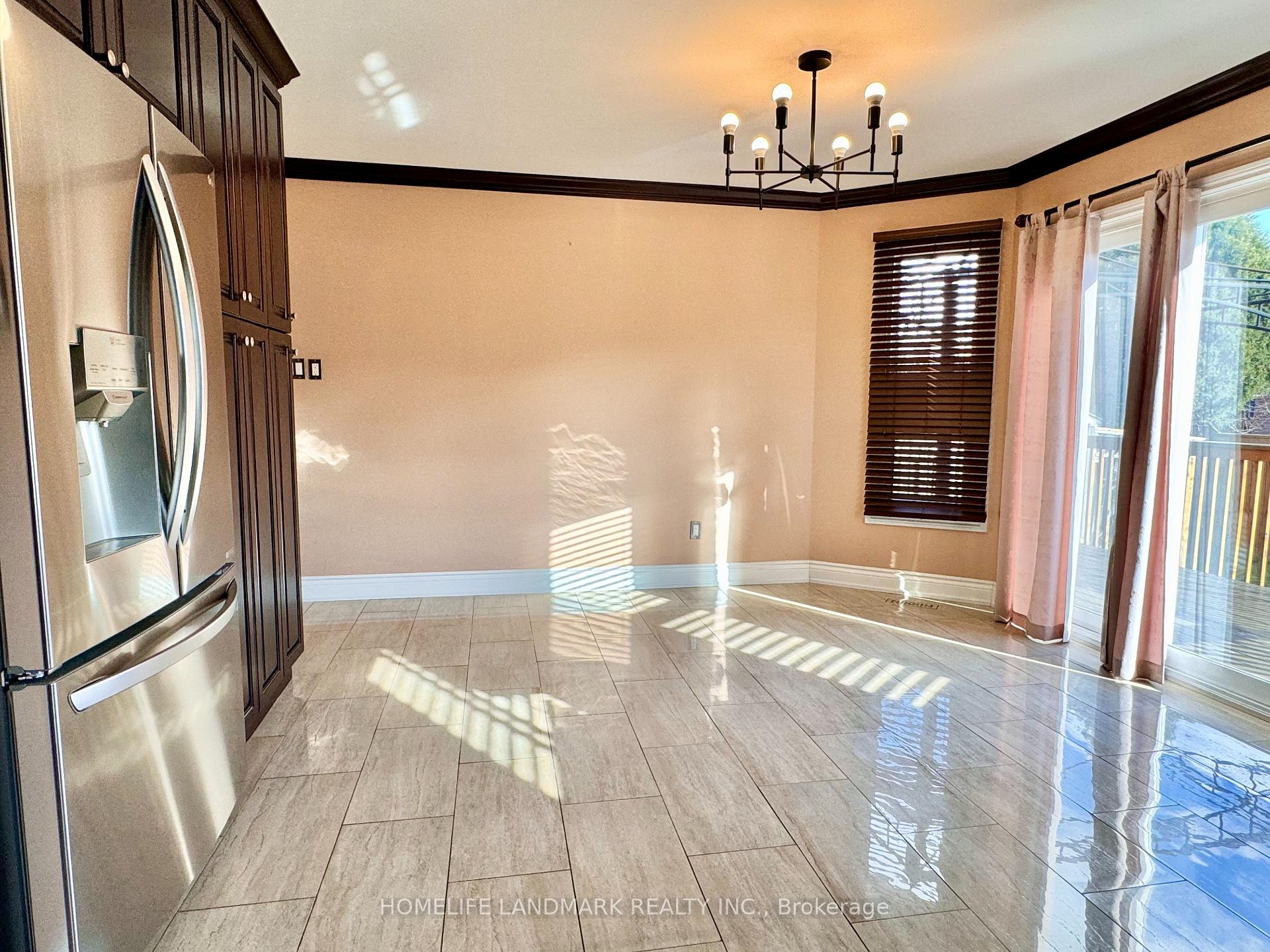 Photo 4 of 1049 Wetherby Lane E, Mississauga, Rathwood — HOMEH