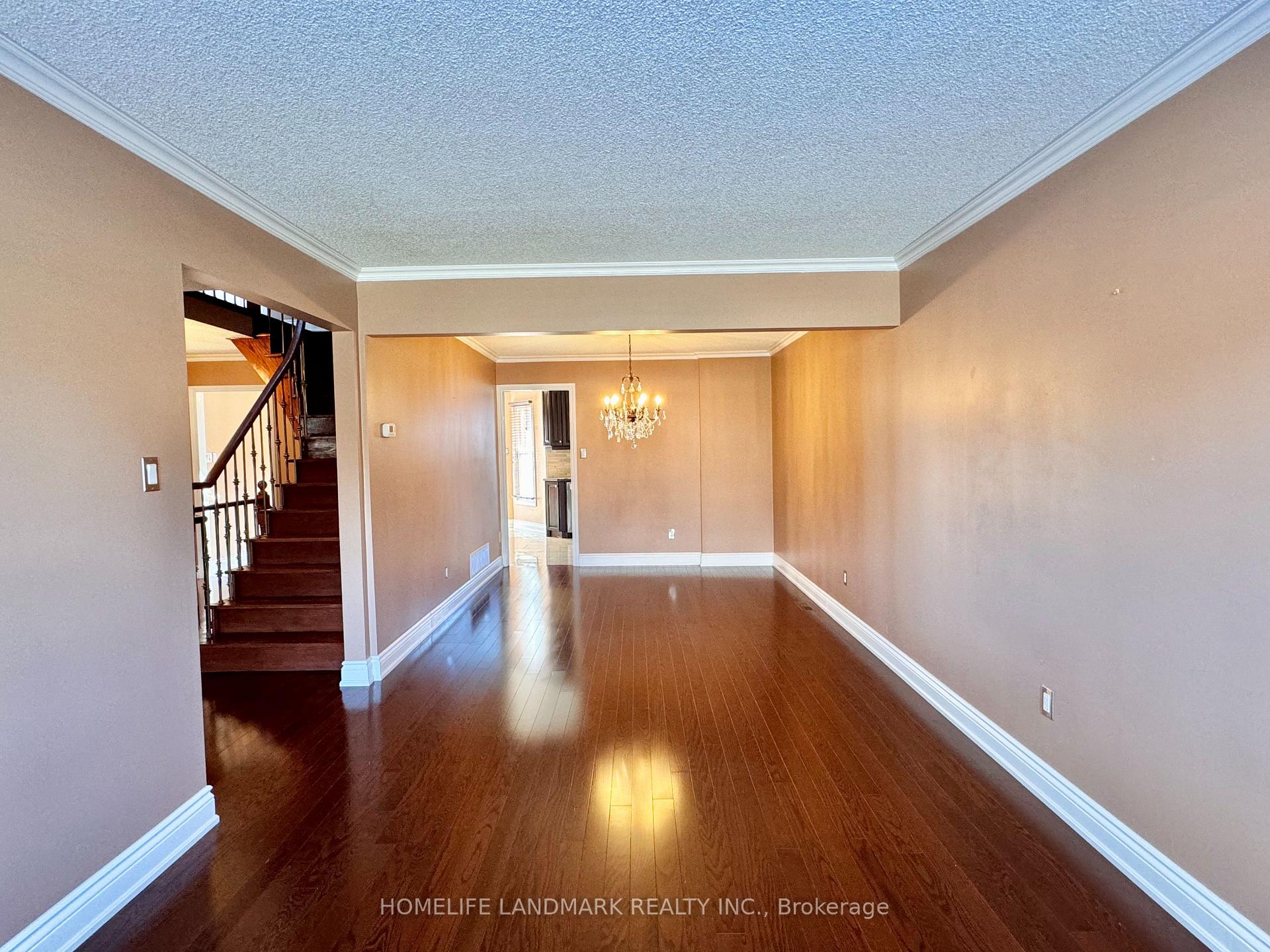 Photo 5 of 1049 Wetherby Lane E, Mississauga, Rathwood — HOMEH