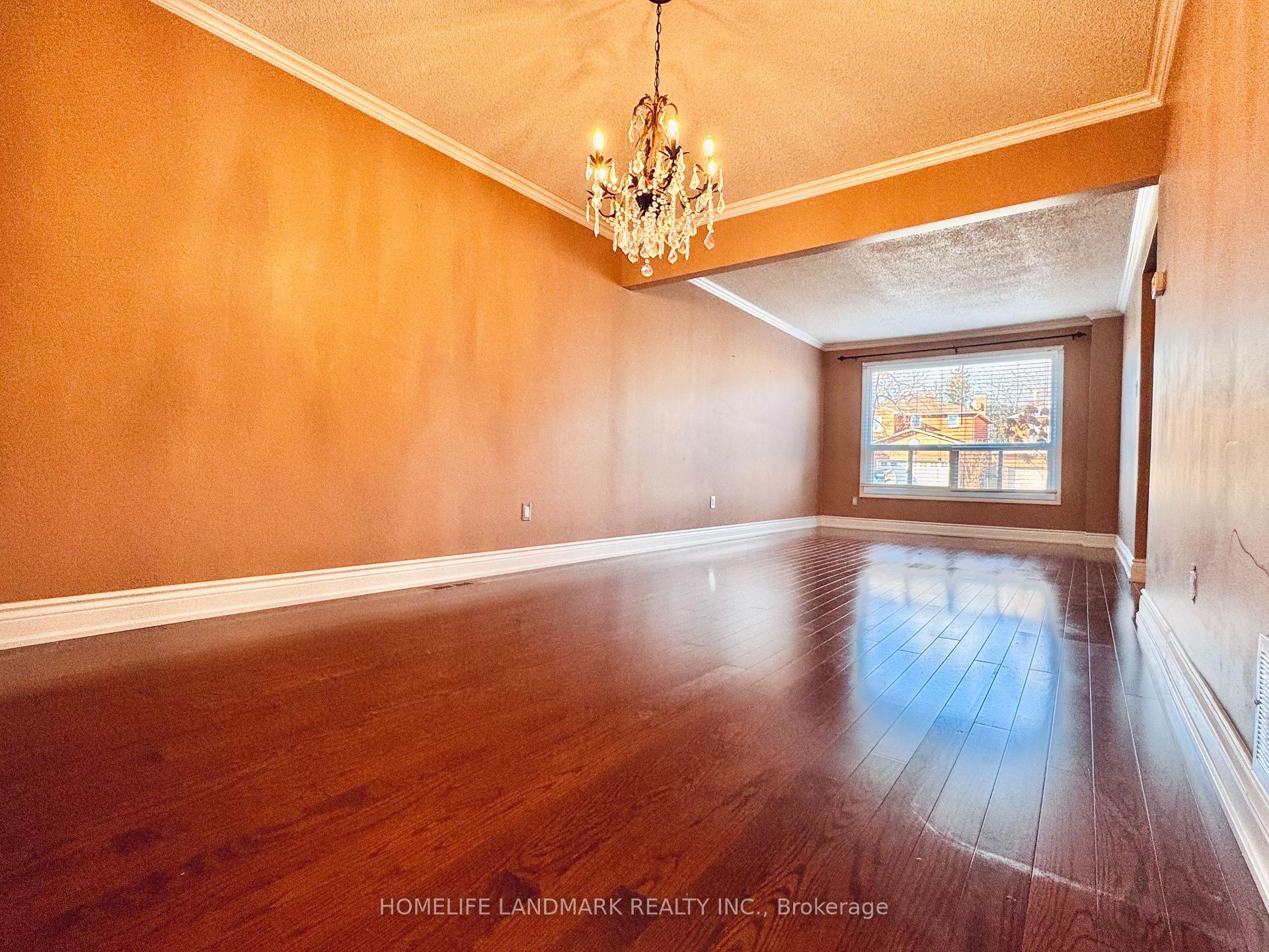 Photo 8 of 1049 Wetherby Lane E, Mississauga, Rathwood — HOMEH