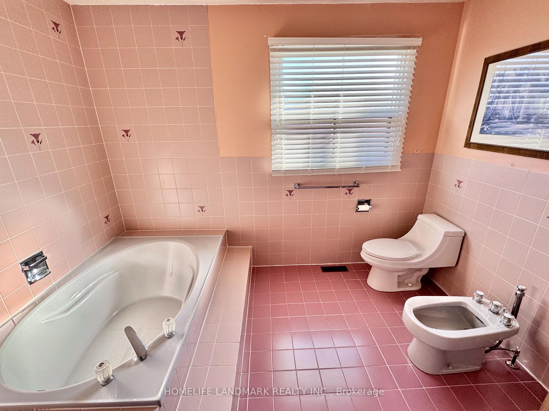 Photo 17 of 1049 Wetherby Lane E, Mississauga, Rathwood — HOMEH