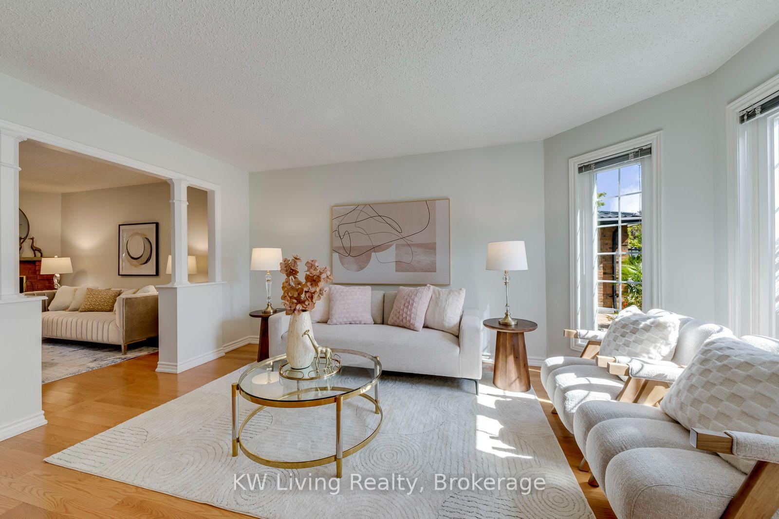 Photo 7 of 531 Avonwick Avenue, Mississauga, Hurontario — HOMEH