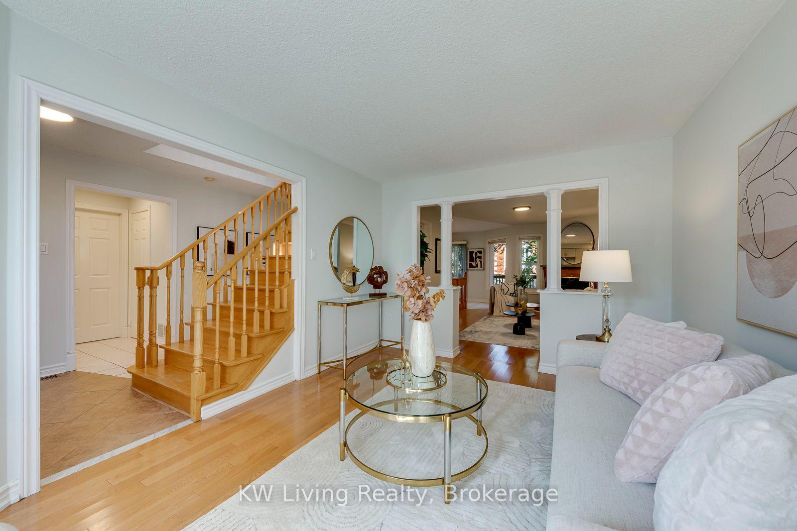 Photo 11 of 531 Avonwick Avenue, Mississauga, Hurontario — HOMEH