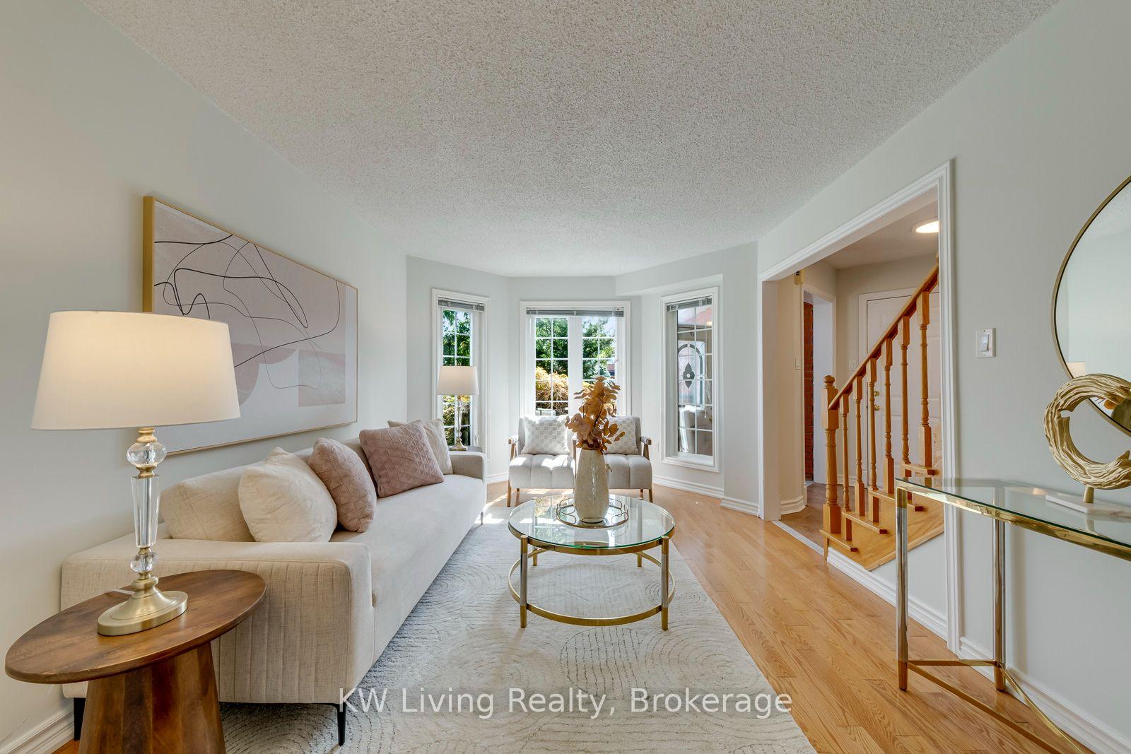 Photo 13 of 531 Avonwick Avenue, Mississauga, Hurontario — HOMEH