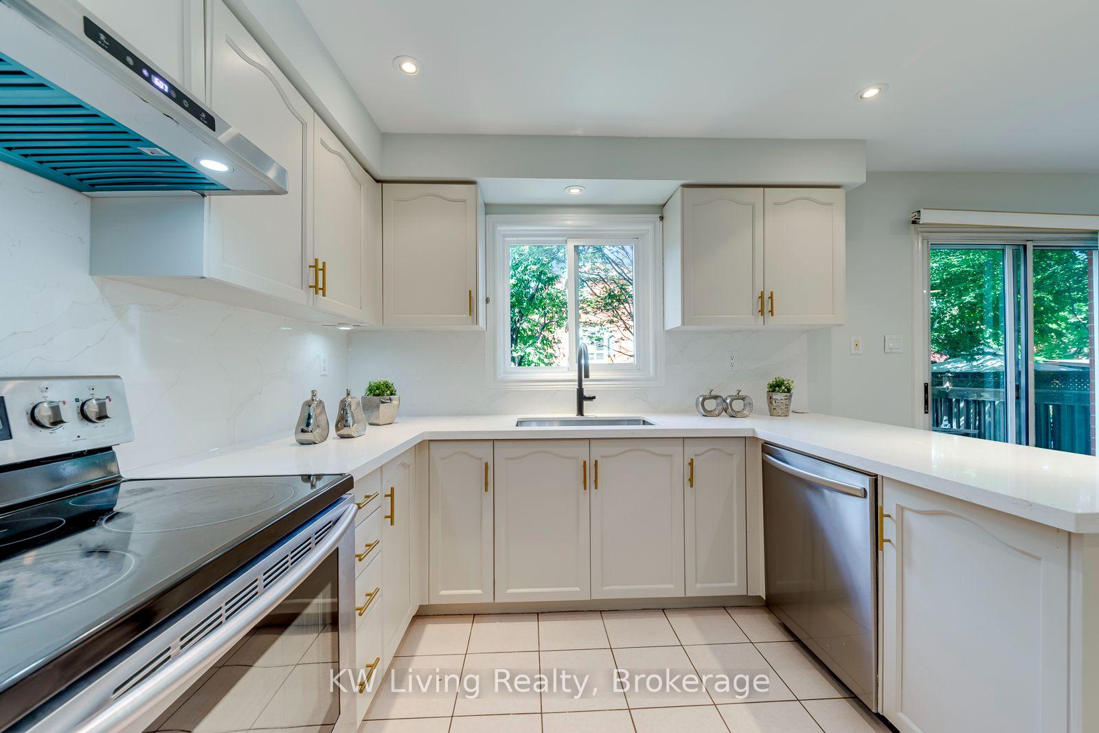 Photo 24 of 531 Avonwick Avenue, Mississauga, Hurontario — HOMEH