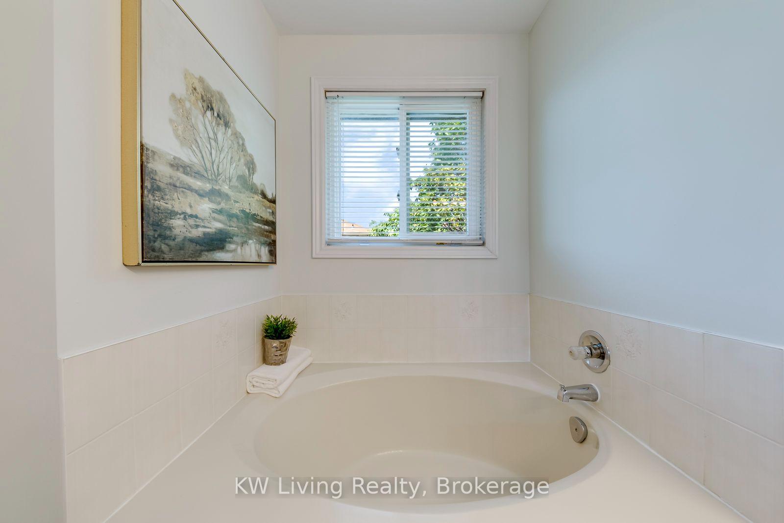 Photo 38 of 531 Avonwick Avenue, Mississauga, Hurontario — HOMEH