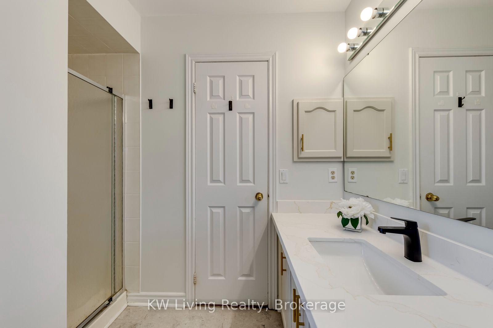 Photo 39 of 531 Avonwick Avenue, Mississauga, Hurontario — HOMEH