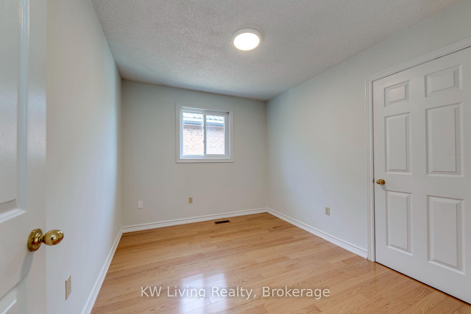 Photo 43 of 531 Avonwick Avenue, Mississauga, Hurontario — HOMEH