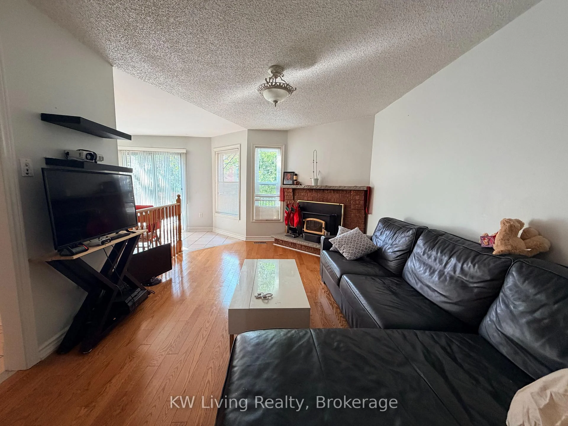 Photo 10 of 531 Avonwick Avenue, Mississauga, Hurontario — HOMEH