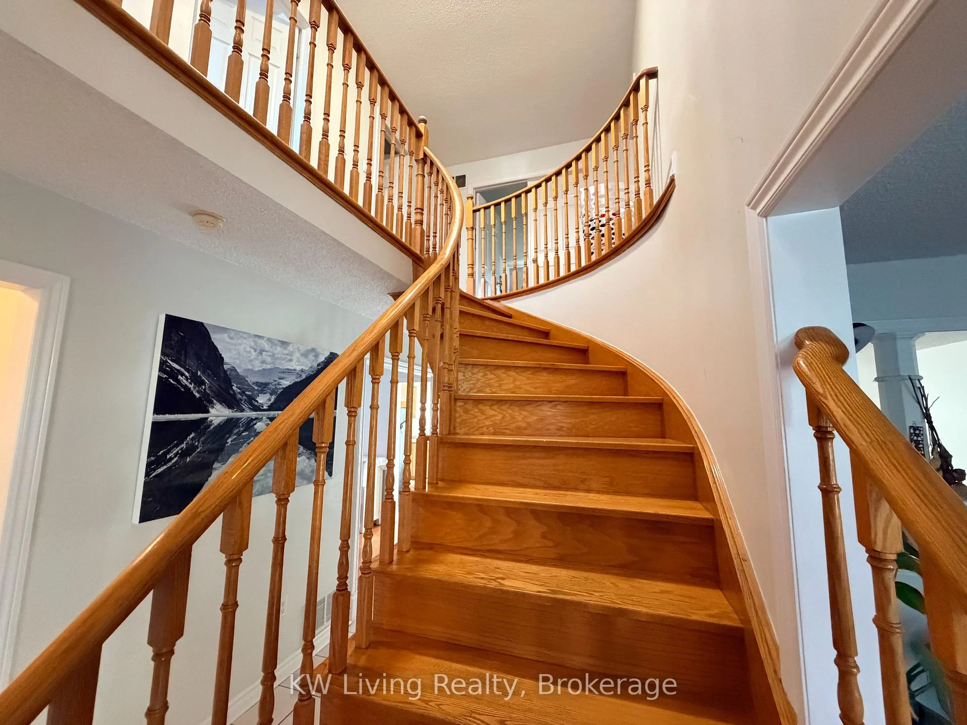 Photo 16 of 531 Avonwick Avenue, Mississauga, Hurontario — HOMEH