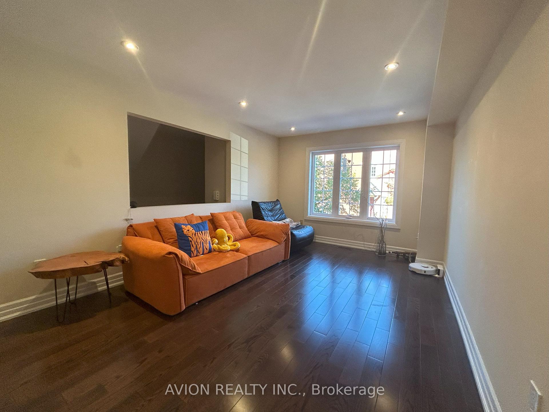 Photo 1 of Unit 37, 95 Weldrick Avenue, Richmond Hill, Observatory — HOMEH