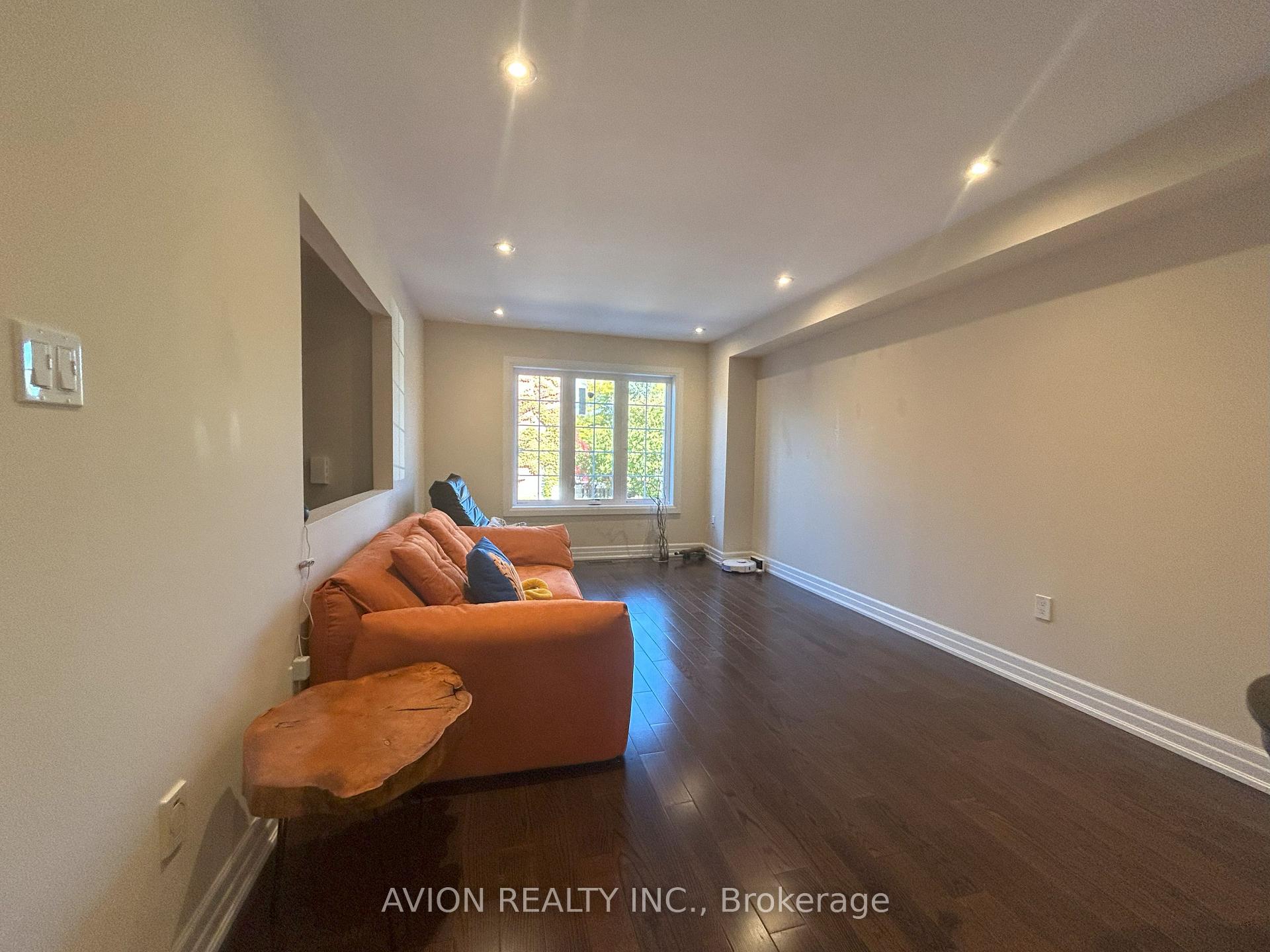 Photo 3 of Unit 37, 95 Weldrick Avenue, Richmond Hill, Observatory — HOMEH