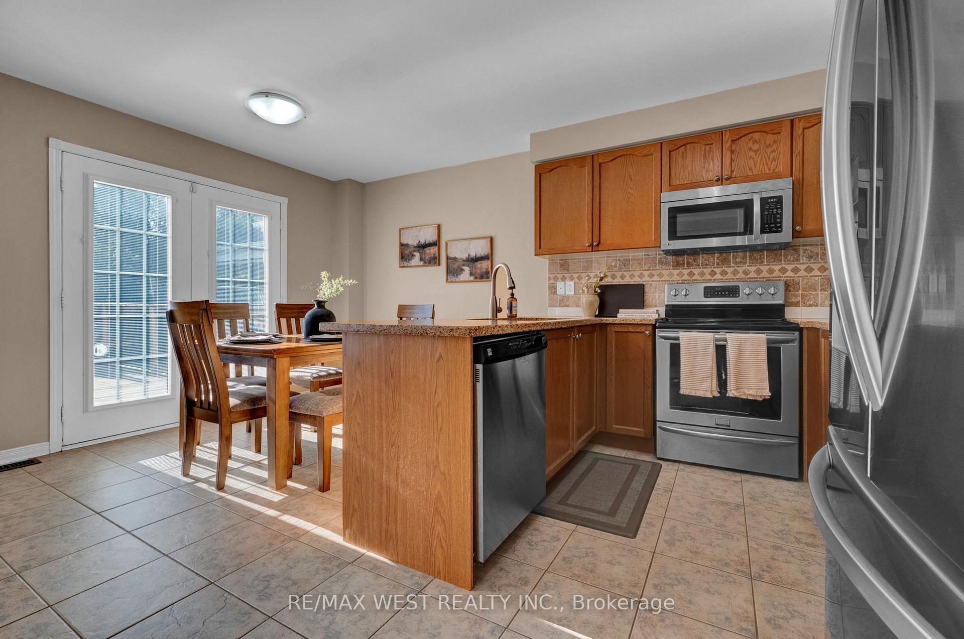 Photo 12 of 1210 Meath Drive, Oshawa, Pinecrest — HOMEH
