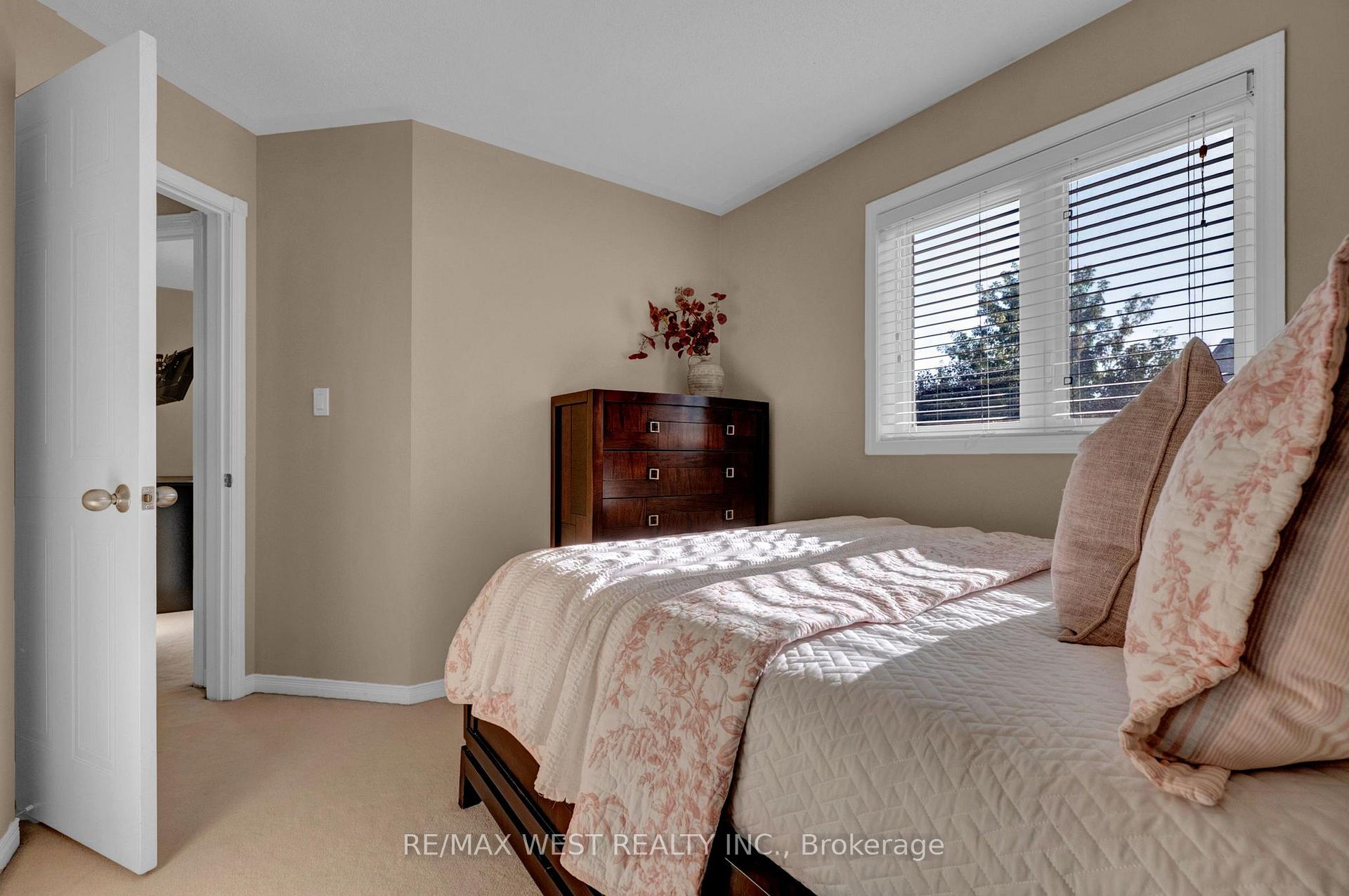 Photo 18 of 1210 Meath Drive, Oshawa, Pinecrest — HOMEH