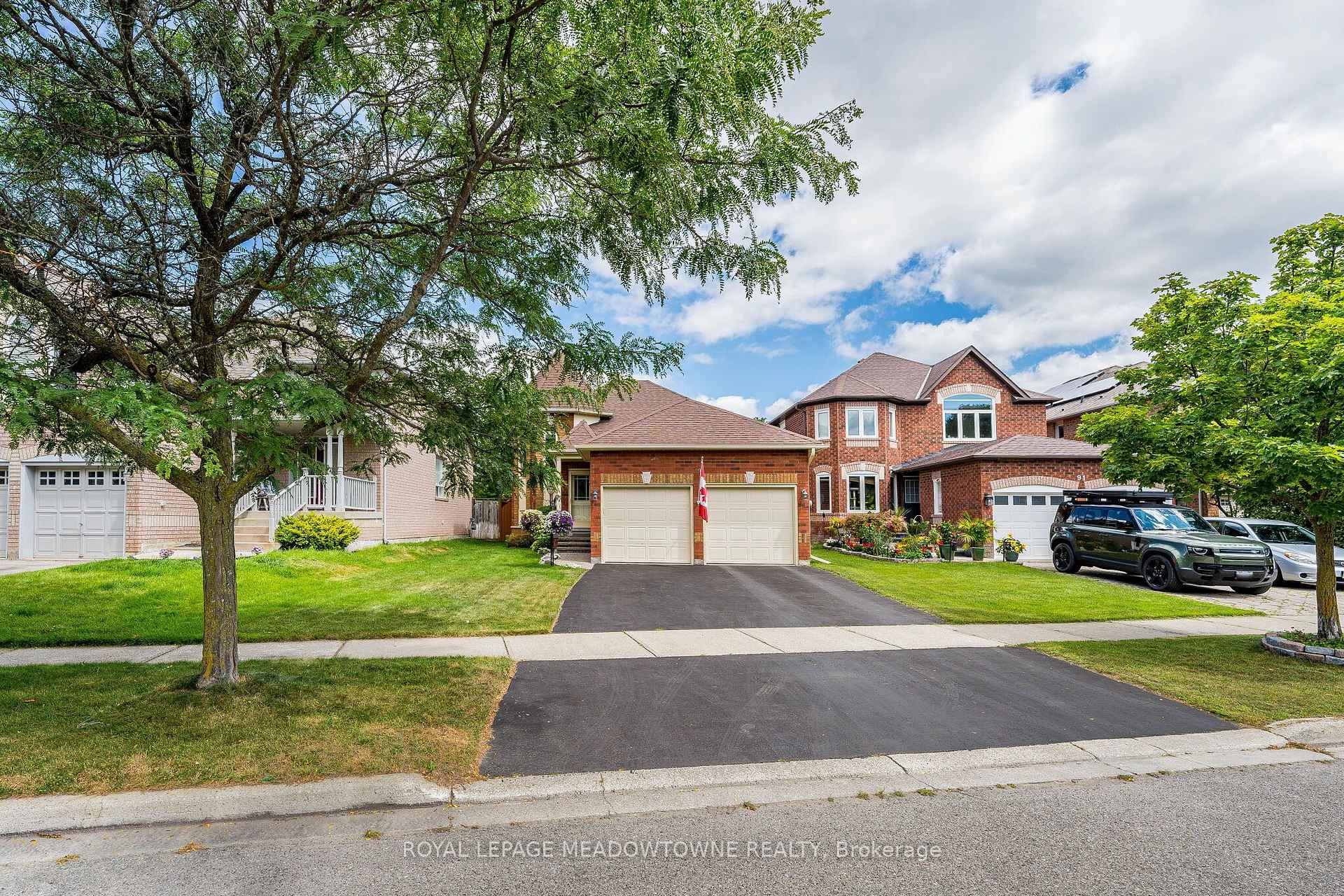 Photo 2 of 89 Standish Street, Halton Hills, Georgetown — HOMEH