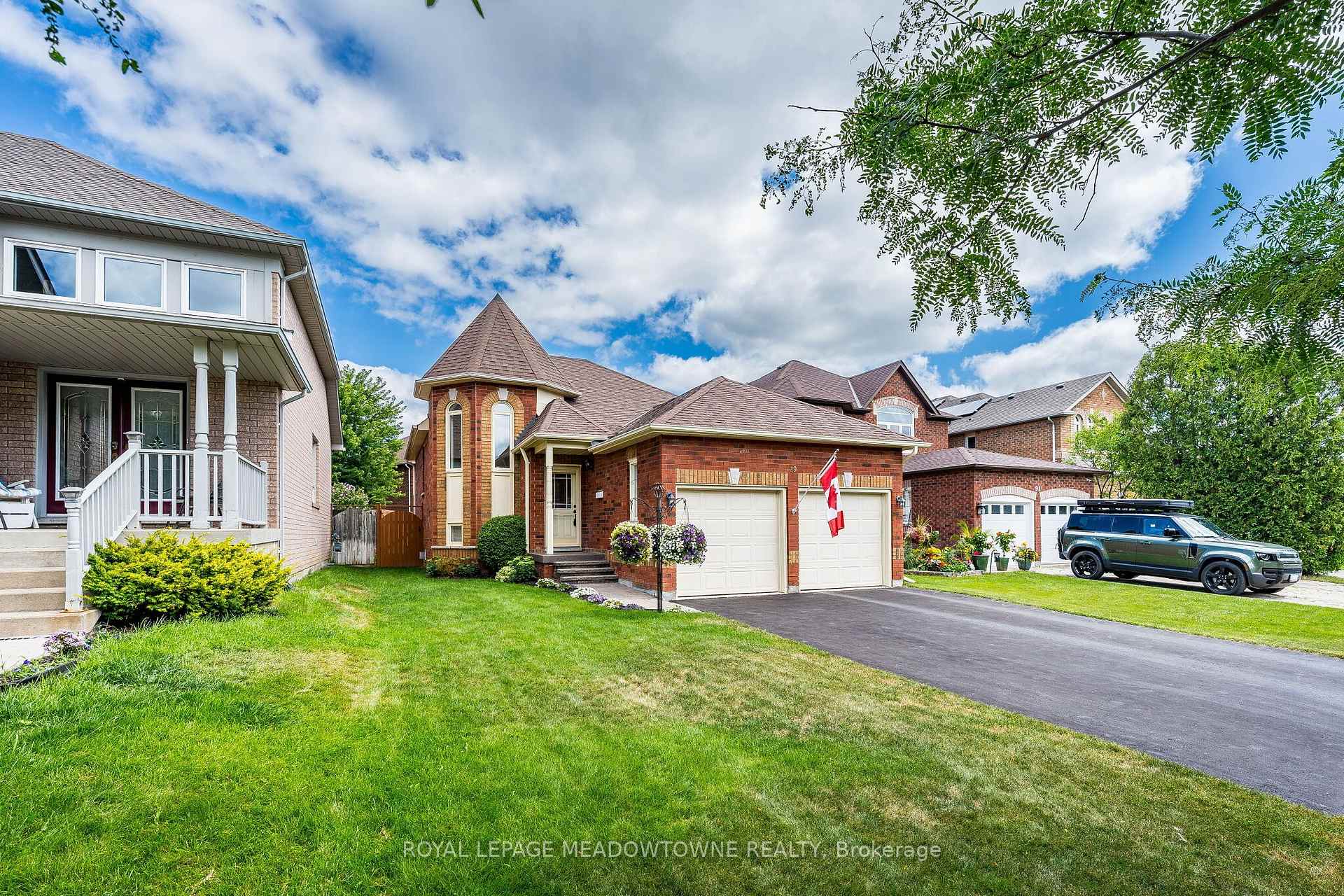 Photo 3 of 89 Standish Street, Halton Hills, Georgetown — HOMEH