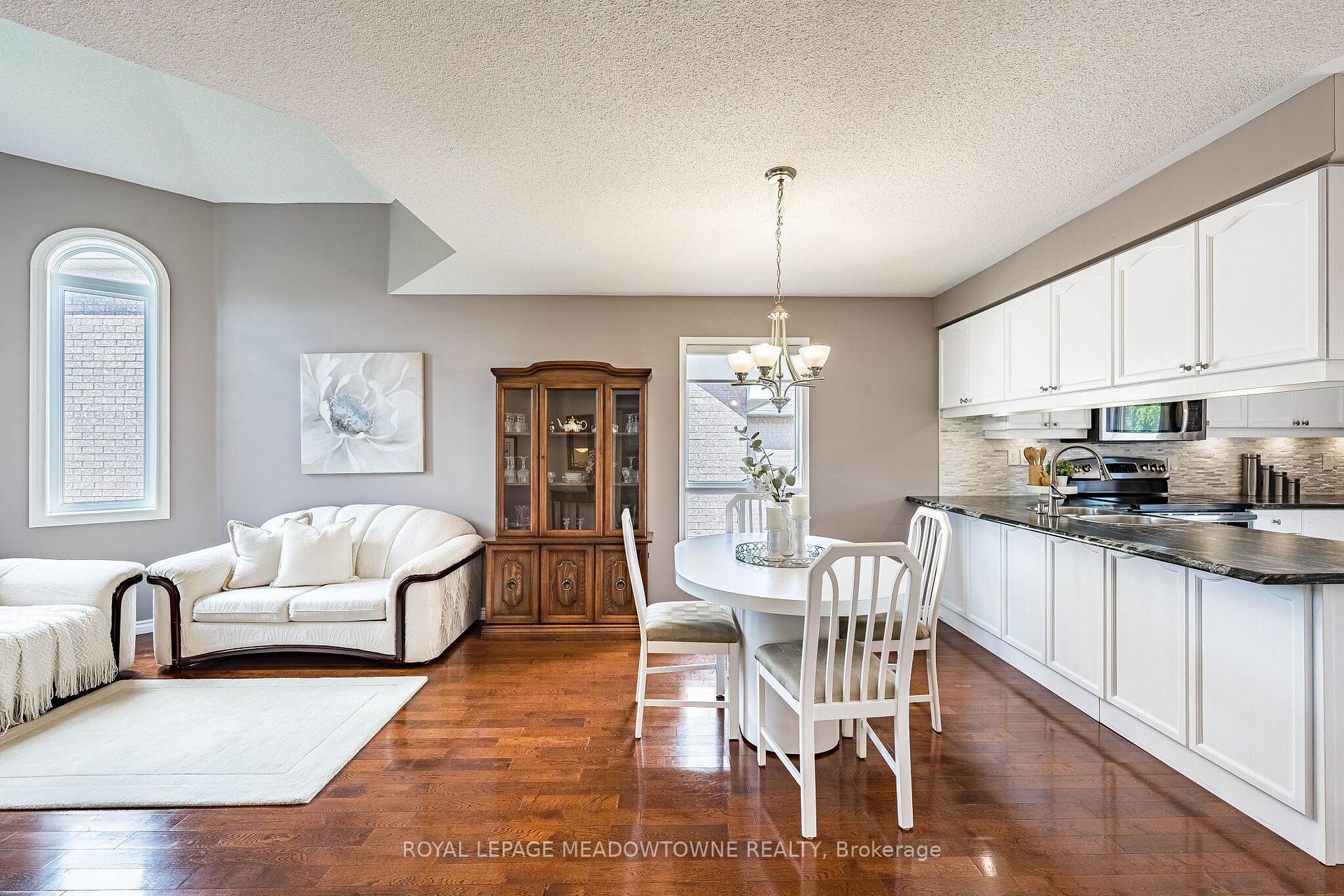 Photo 4 of 89 Standish Street, Halton Hills, Georgetown — HOMEH