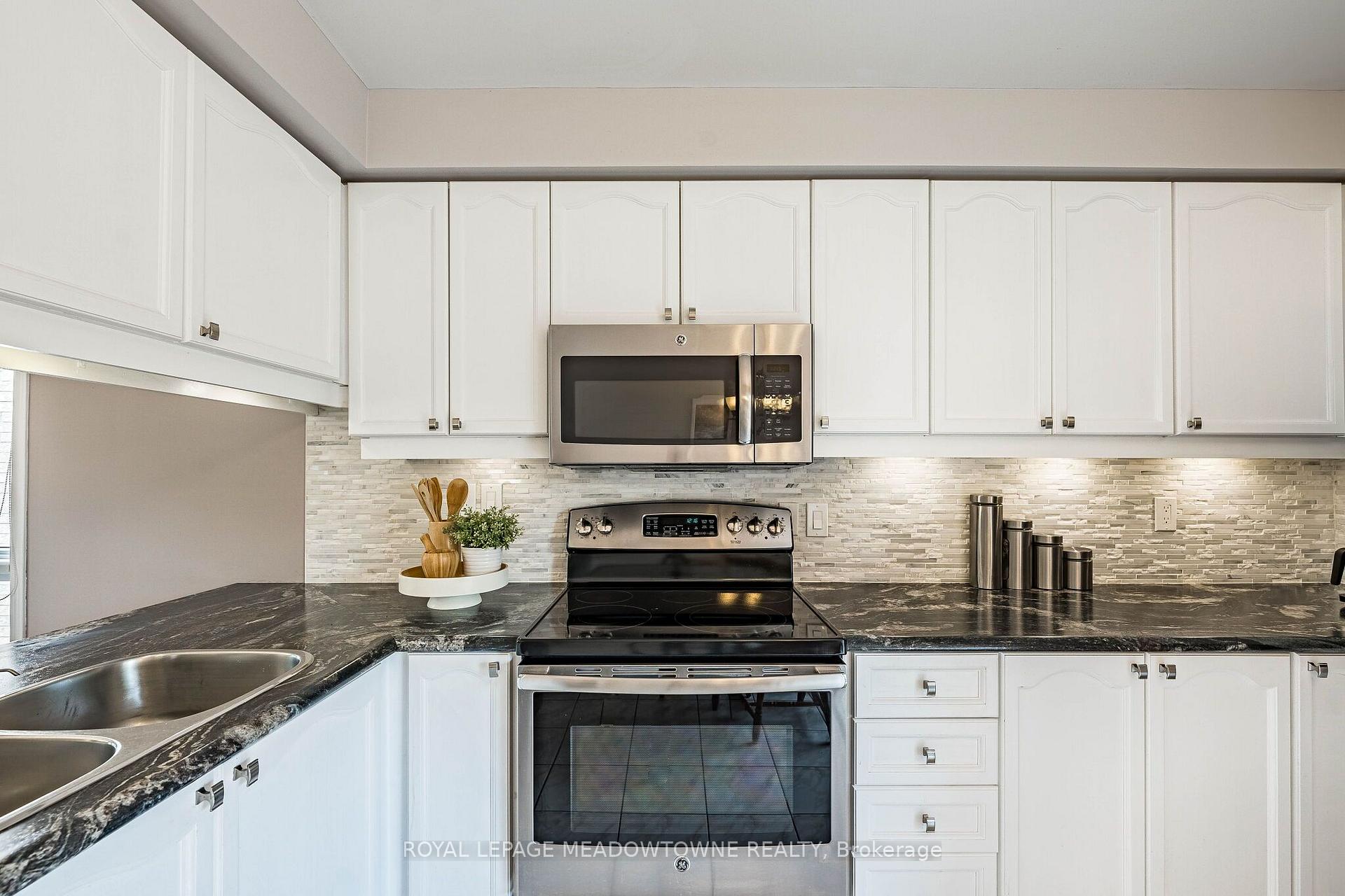Photo 9 of 89 Standish Street, Halton Hills, Georgetown — HOMEH