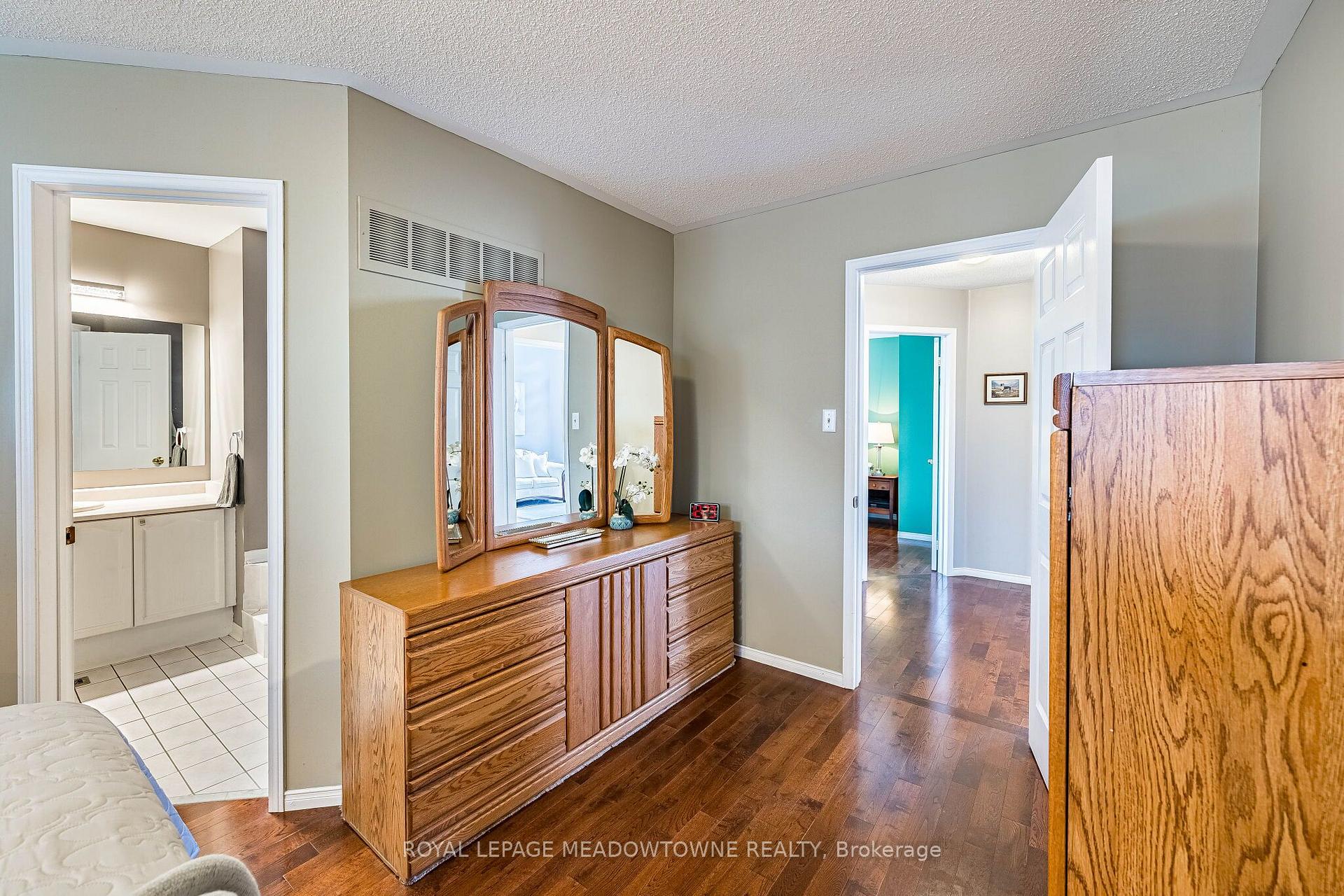 Photo 17 of 89 Standish Street, Halton Hills, Georgetown — HOMEH