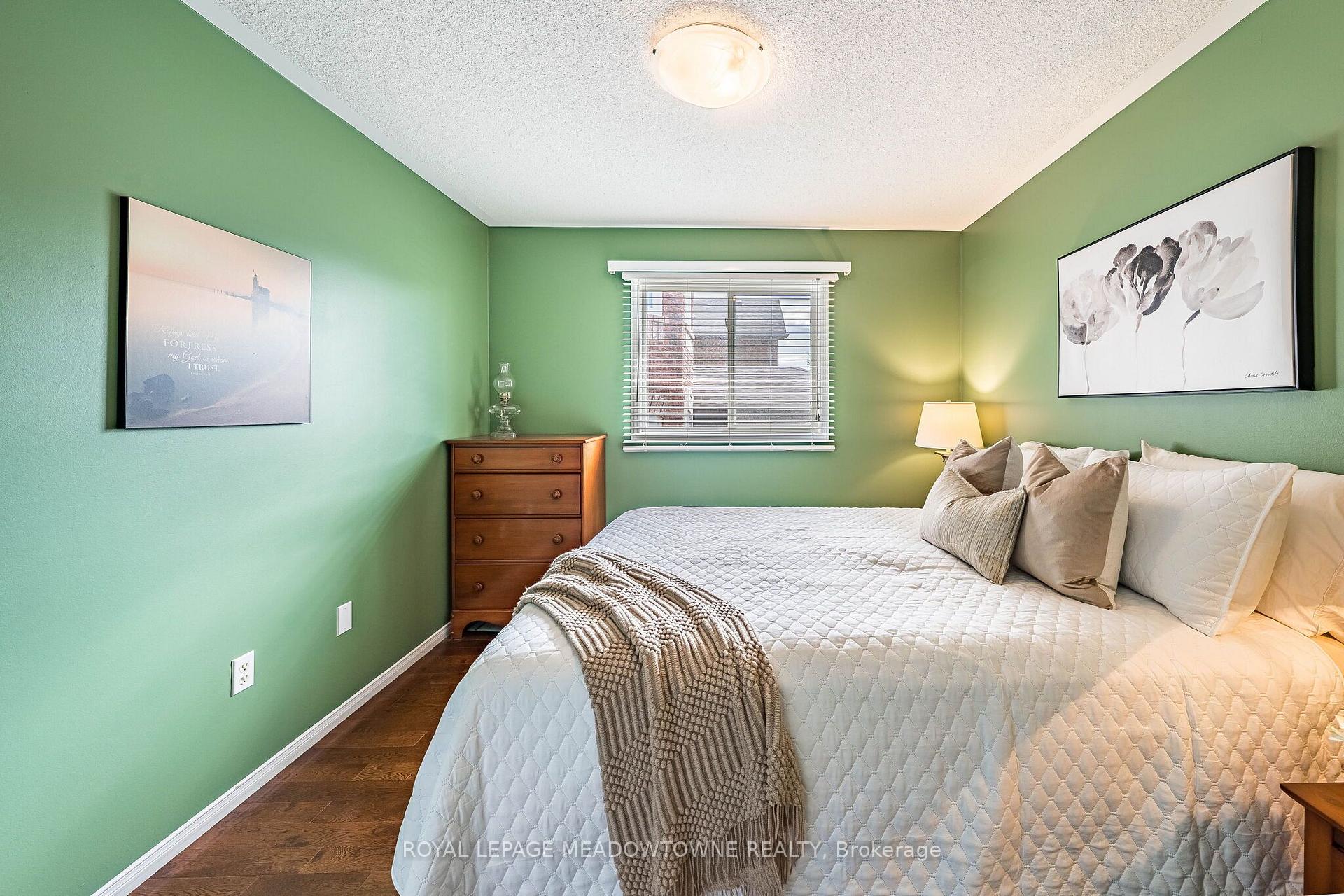 Photo 22 of 89 Standish Street, Halton Hills, Georgetown — HOMEH