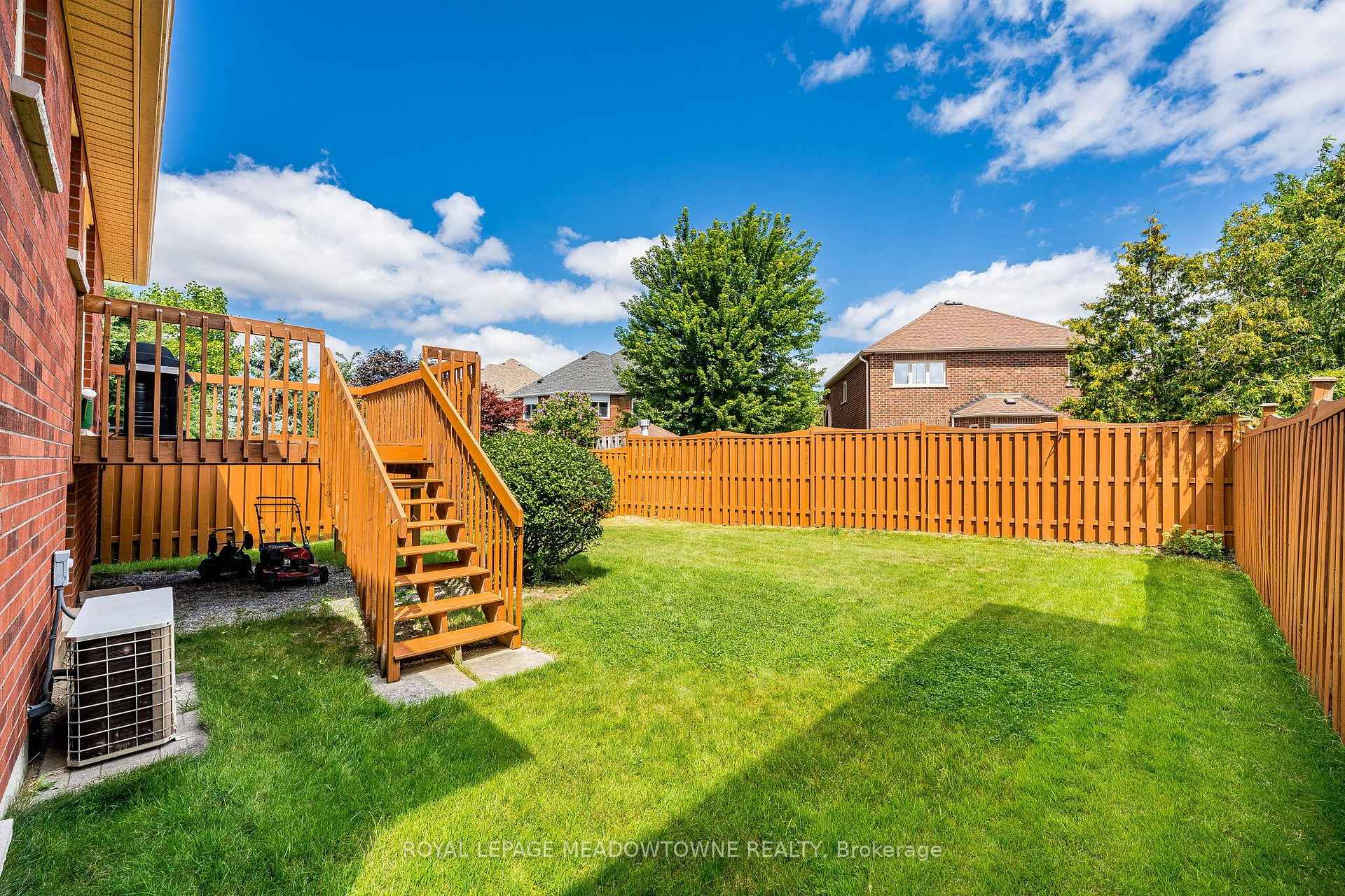 Photo 31 of 89 Standish Street, Halton Hills, Georgetown — HOMEH